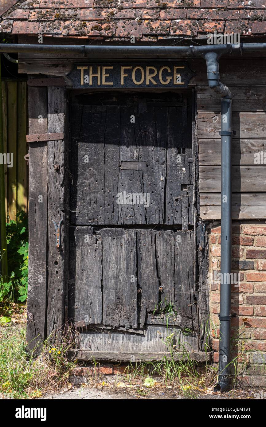 Primo piano della Forge, uno storico edificio classificato di grado II nel villaggio di Lower Farringdon, Hampshire, Inghilterra, Regno Unito Foto Stock