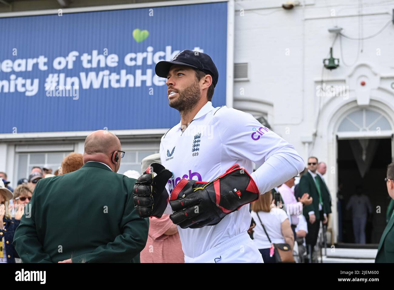 Ben Foakes d'Inghilterra esce per l'inizio del gioco Foto Stock