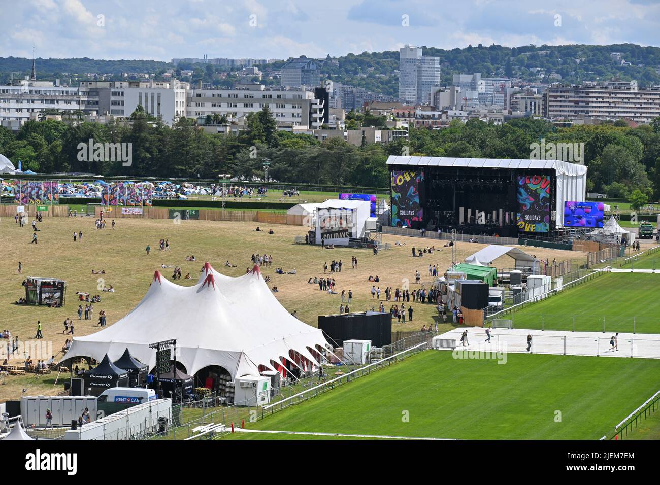 Francia. 24th giugno 2022. Il festival Solidays è tornato all'ippodromo di Parigi-Longchamps, da venerdì 24th giugno a domenica, con un programma esplosivo il 24 giugno 2022 a Parigi, Francia. (Foto di Lionel Urman/Sipa USA) Credit: Sipa USA/Alamy Live News Foto Stock