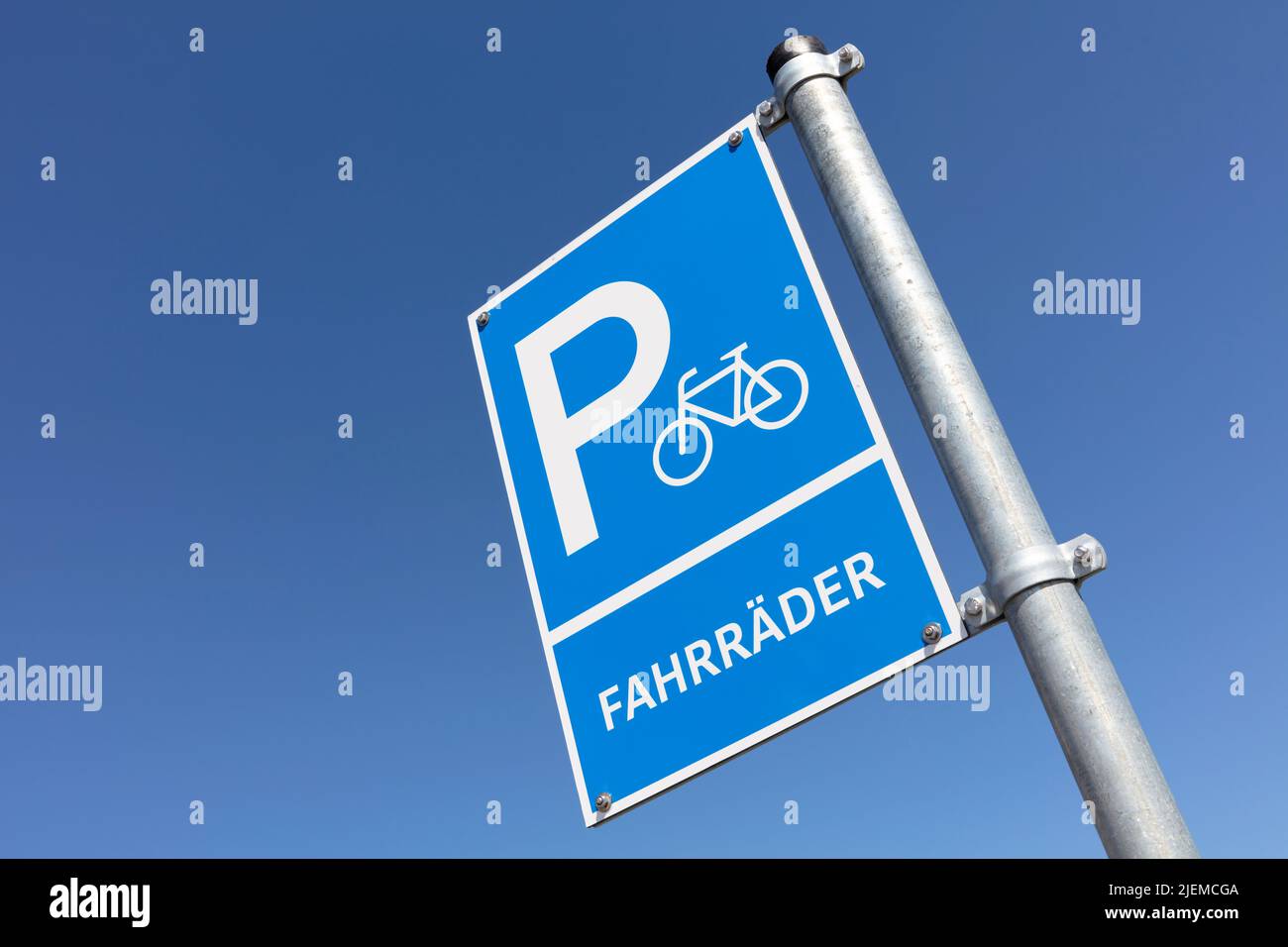 Segnale Di Parcheggio in Bici Sulla Spiaggia Martima Immagine Stock
