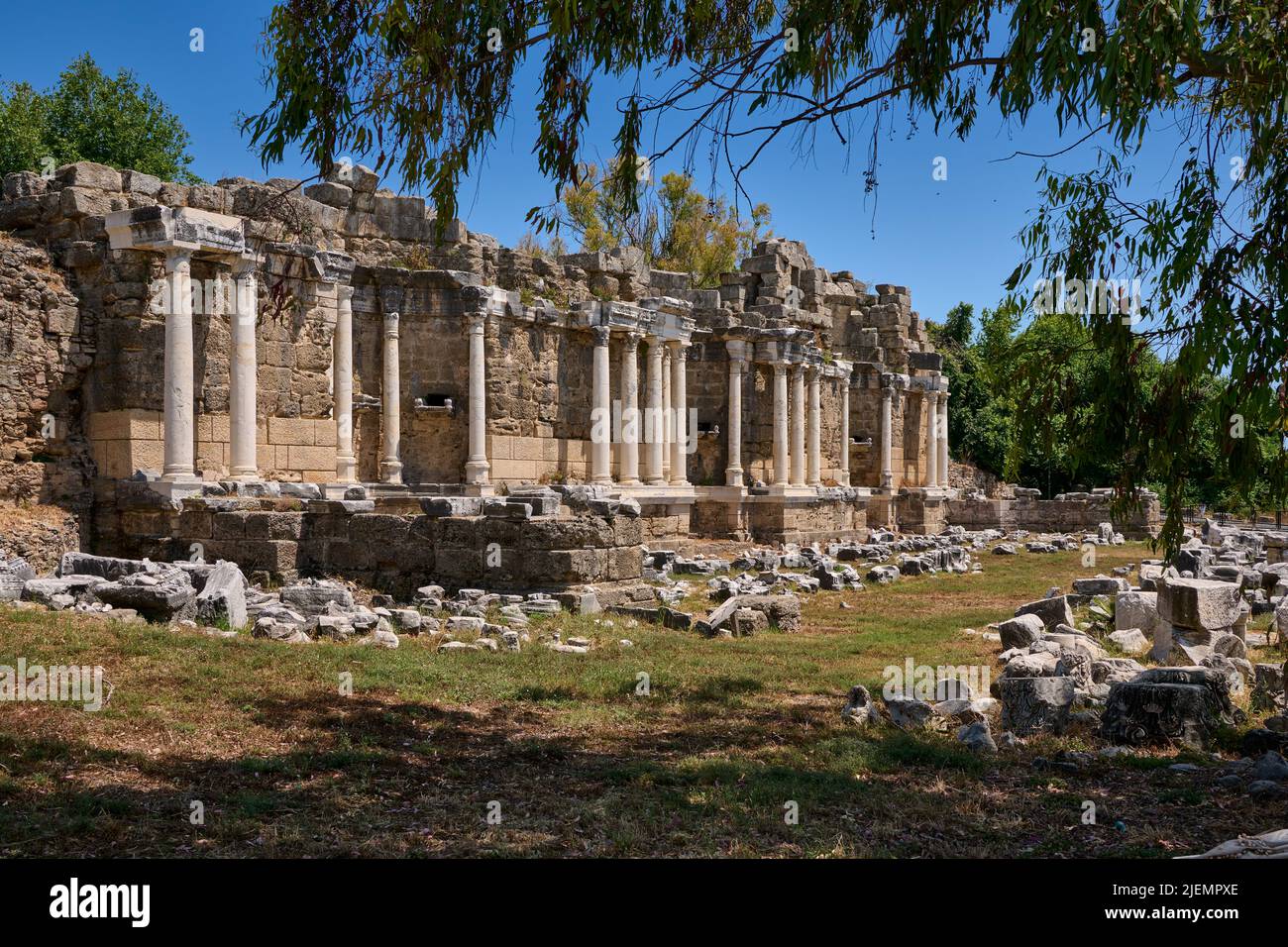 Nymphaeum fontana monumentale in rovine della città romana di Side, Antalya, Turchia Foto Stock