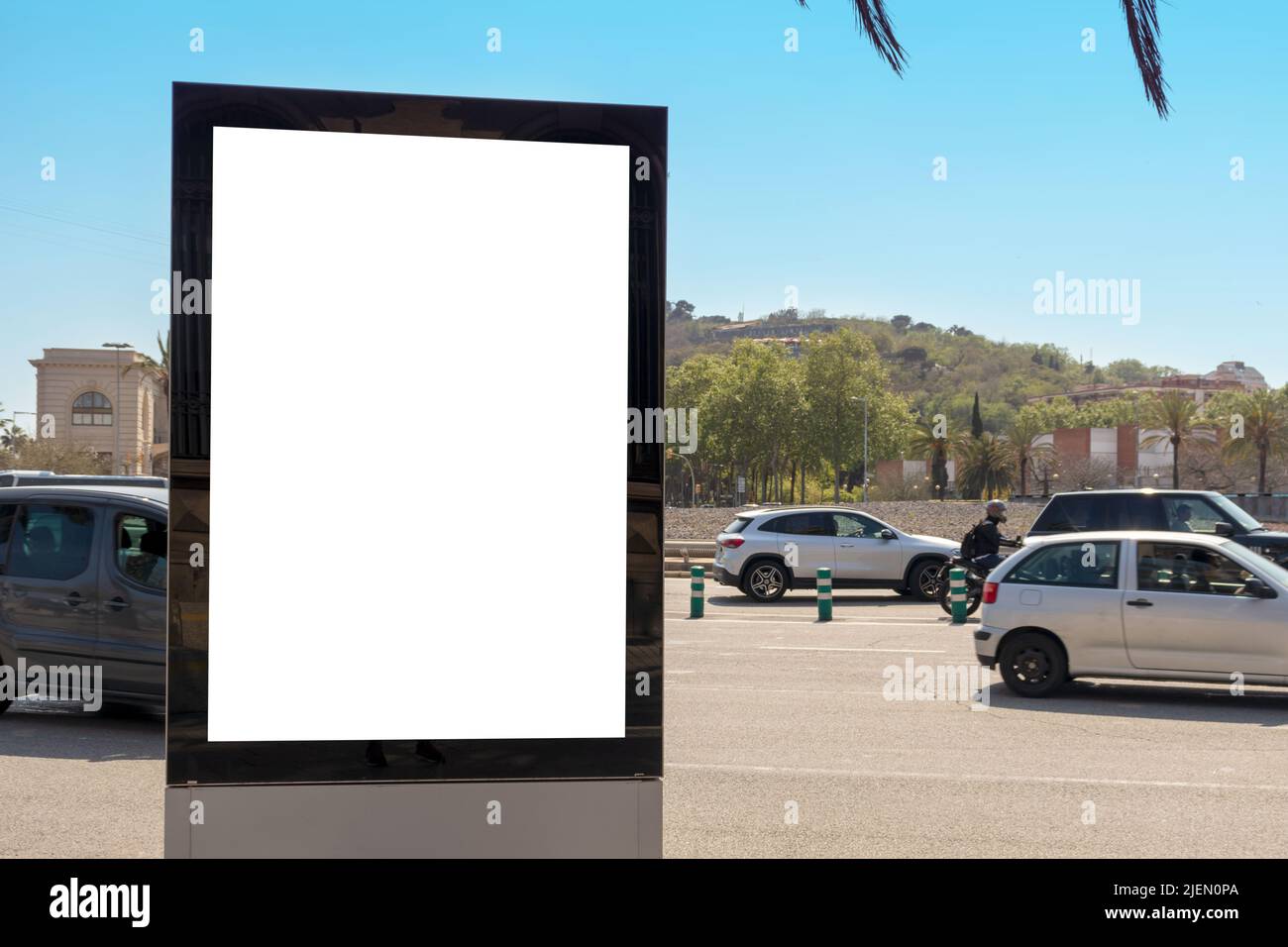 Mockup vuoto di strada verticale poster cartellone all'aperto sullo sfondo della città Foto Stock