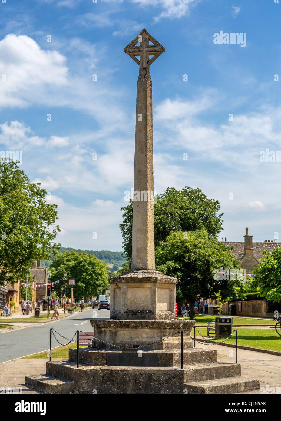 War Memorial nel bellissimo villaggio Worcestershire di Broadway. Foto Stock