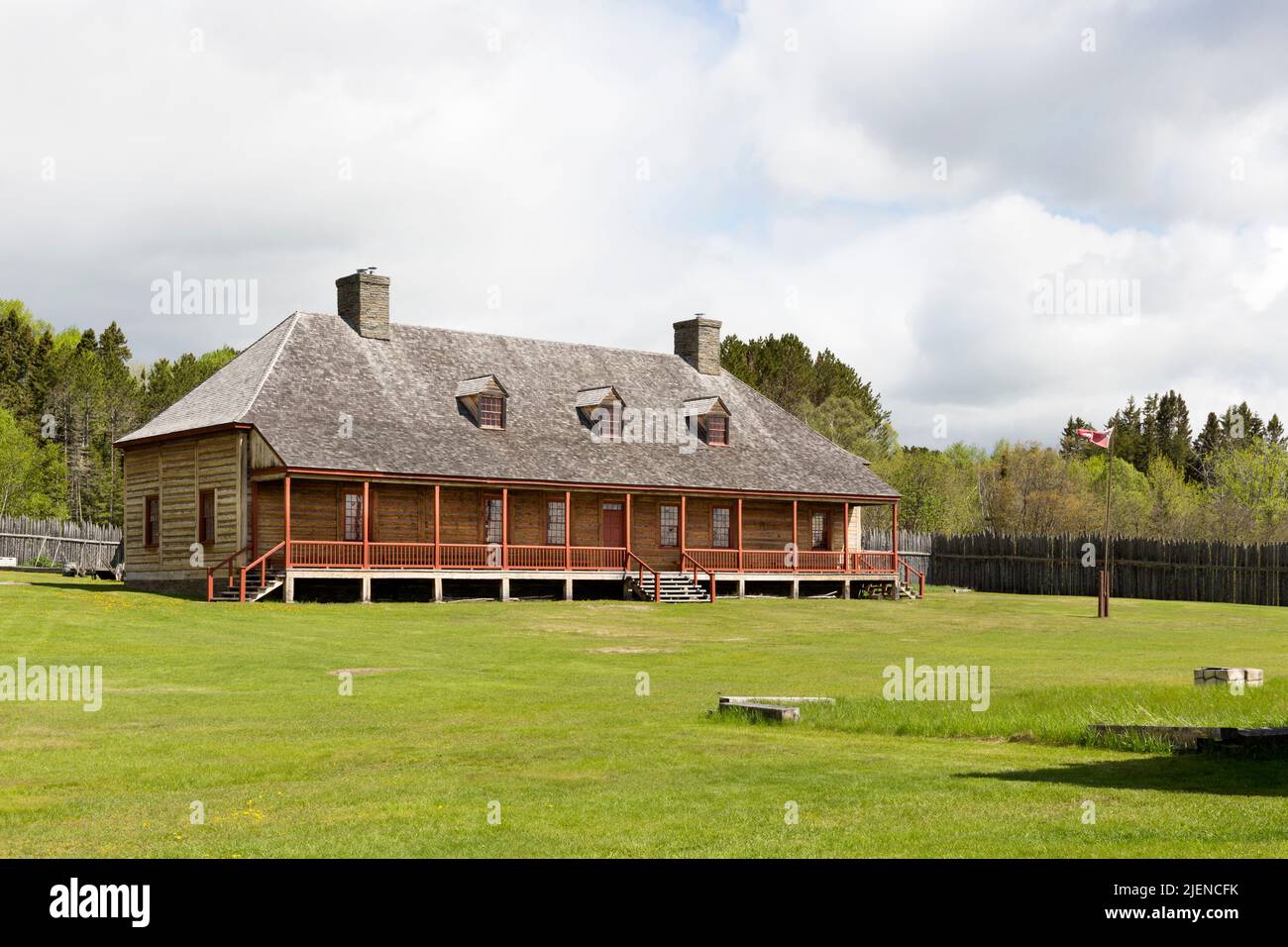 Il deposito ricostruito di commercio di pellicce del Grand Portage National Monument della North West Company e la Great Hall lungo la North Shore del Lago superiore Foto Stock