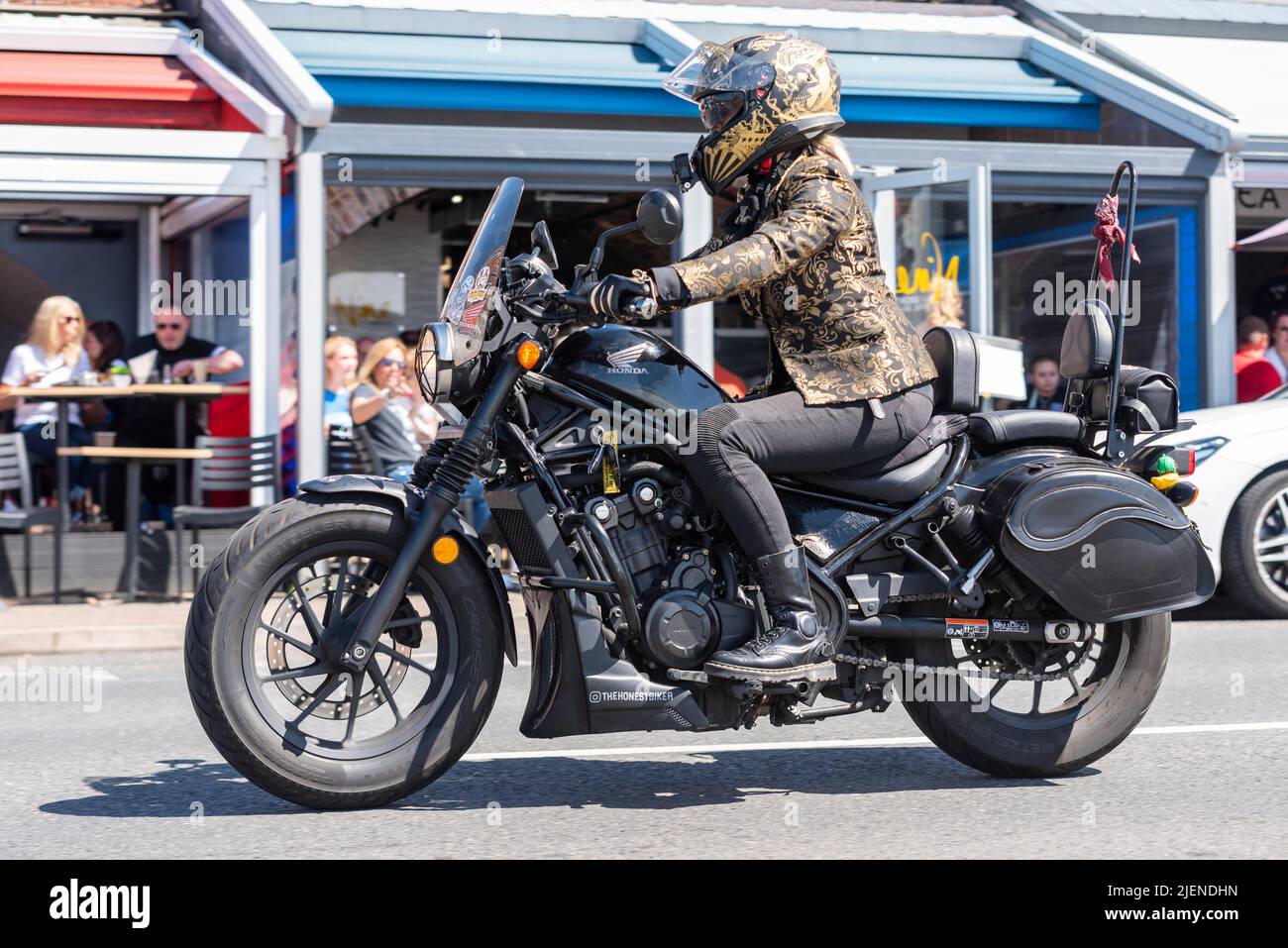 Girl motorbike rider immagini e fotografie stock ad alta risoluzione - Alamy