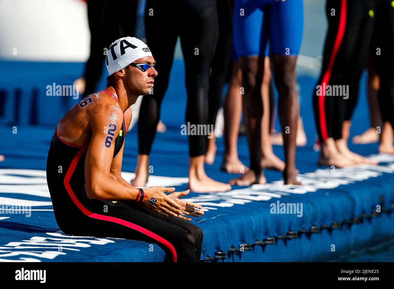 BUDAPEST, UNGHERIA - GIUGNO 27: Gregorio Paltrinieri d'Italia prima di gareggiare nell'evento Nuoto ad acqua aperta maschile del 5km durante i Campionati mondiali d'acqua della FINA al Lago Lupa il 27 giugno 2022 a Budapest, Ungheria (Foto di Nikola Krstic/Orange Pictures) Foto Stock