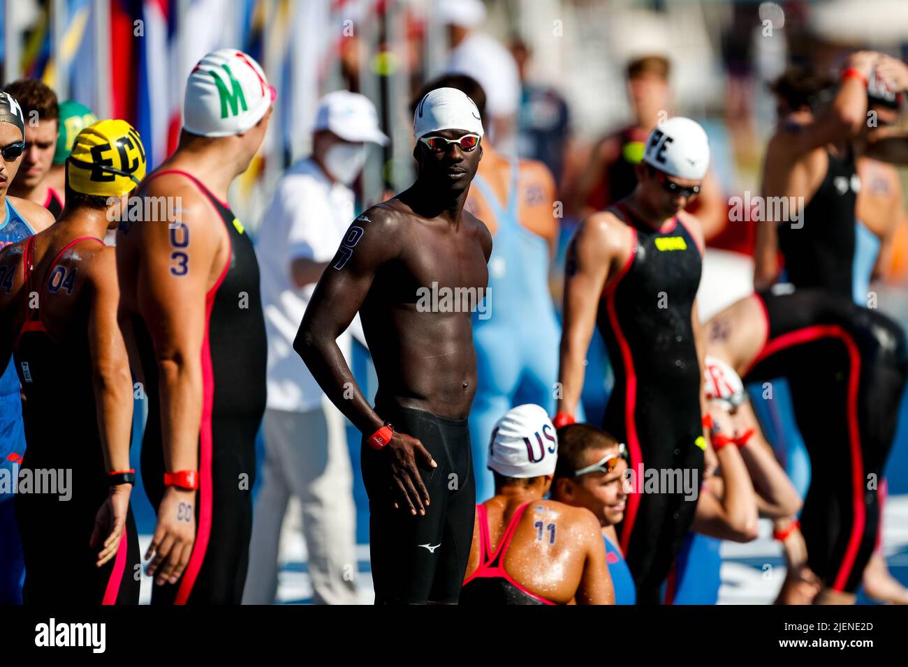 BUDAPEST, UNGHERIA - GIUGNO 27: Ousseynou Diop del Senegal che si compete all'evento di nuoto in acqua aperta maschile del 5km durante i Campionati mondiali di acqua del FINA al Lago Lupa il 27 giugno 2022 a Budapest, Ungheria (Foto di Nikola Krstic/Orange Pictures) Foto Stock