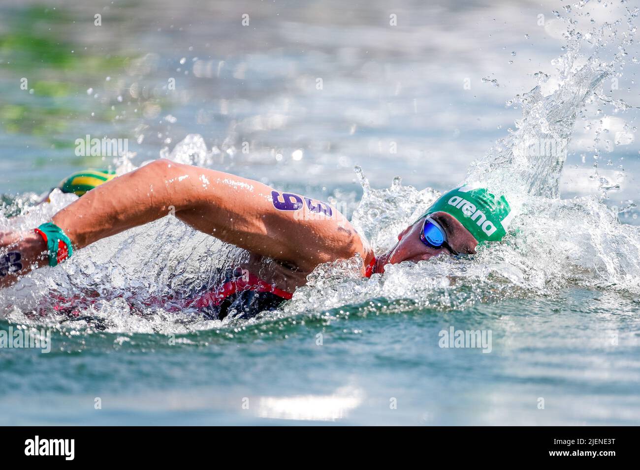 BUDAPEST, UNGHERIA - GIUGNO 27: David Betlehem d'Ungheria che gareggia nell'evento di nuoto in acqua aperta maschile del 5km durante il Campionato Mondiale d'Acquatica FINA al Lago Lupa il 27 Giugno 2022 a Budapest, Ungheria (Foto di Nikola Krstic/Orange Pictures) Foto Stock