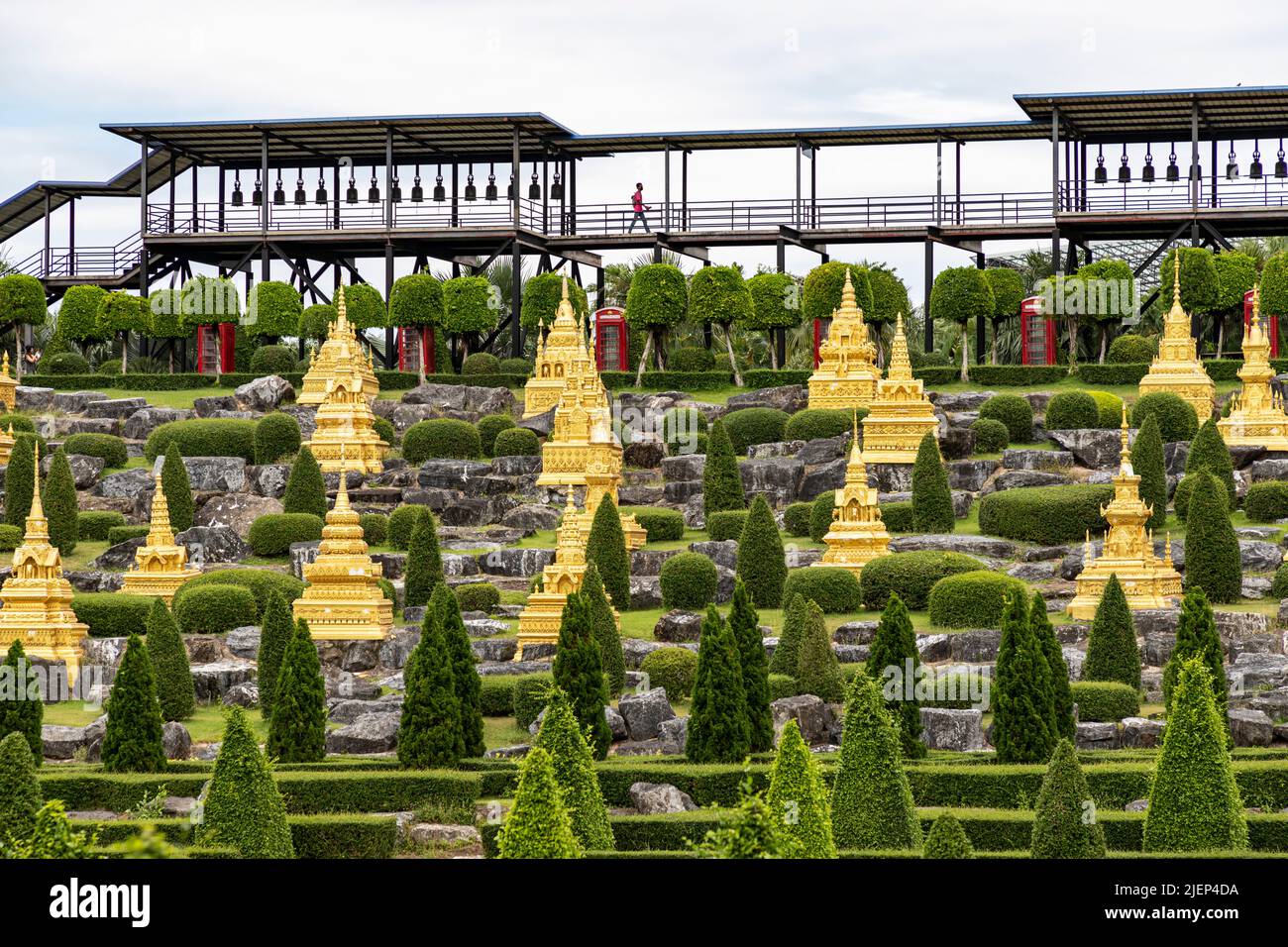 PATTAYA, THAILANDIA - 5 MAGGIO 2022; il Giardino Botanico tropicale di Nongnooch è una destinazione turistica molto popolare. E 'considerato come uno dei 10 più beau Foto Stock