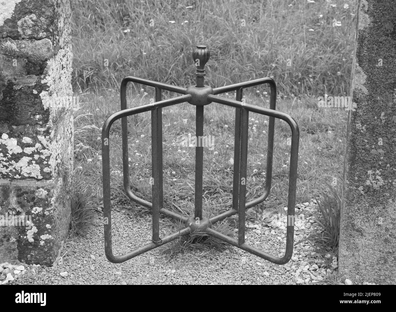 Una vecchia porta girevole nella campagna francese Foto Stock