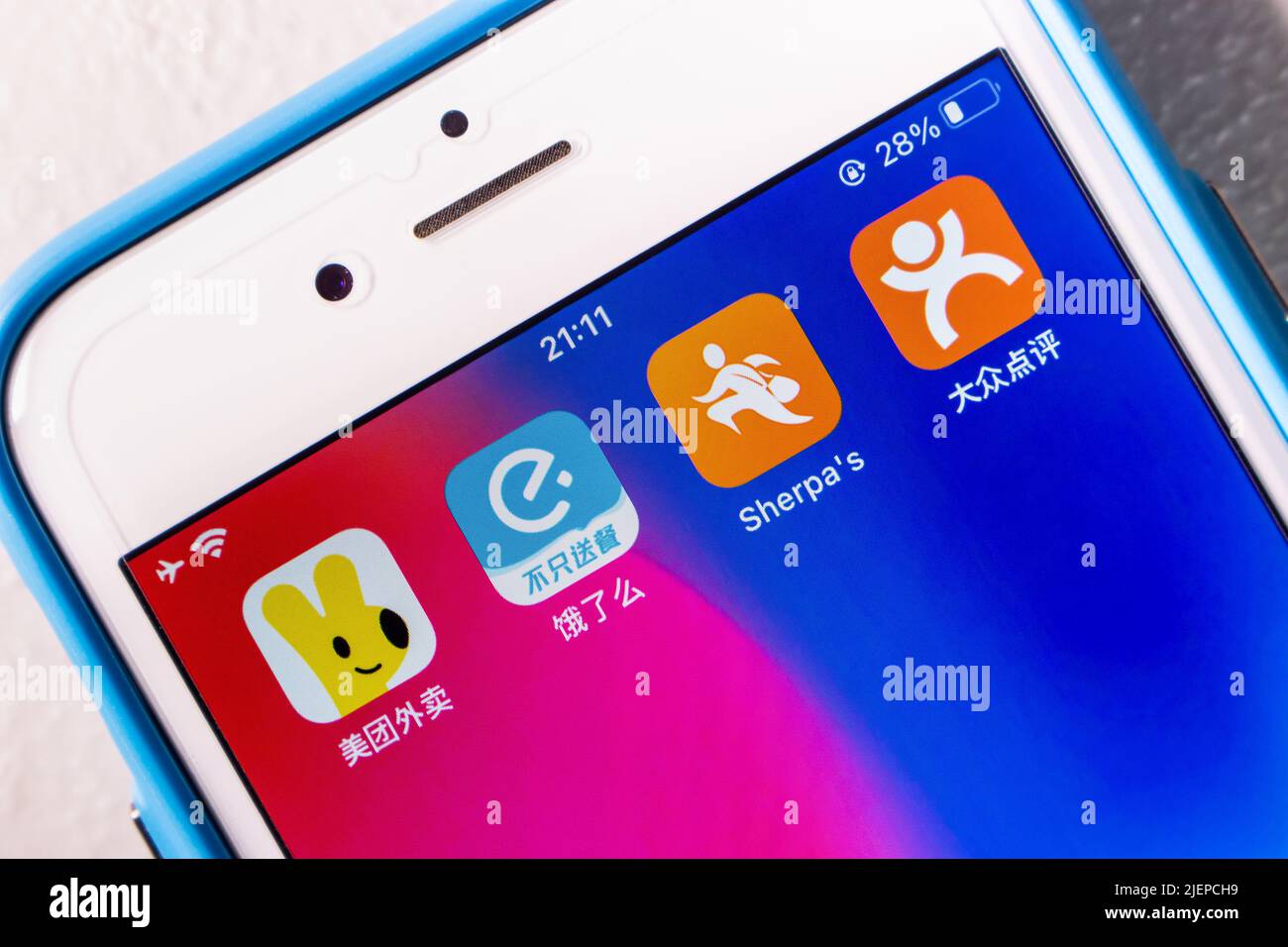 Kumamoto, GIAPPONE - Mar 23 2022 : popolare cinese online food delivery Services Meituan Waimai, Ele.me (ELEME), Sherpa e Daojia su un iPhone. Foto Stock