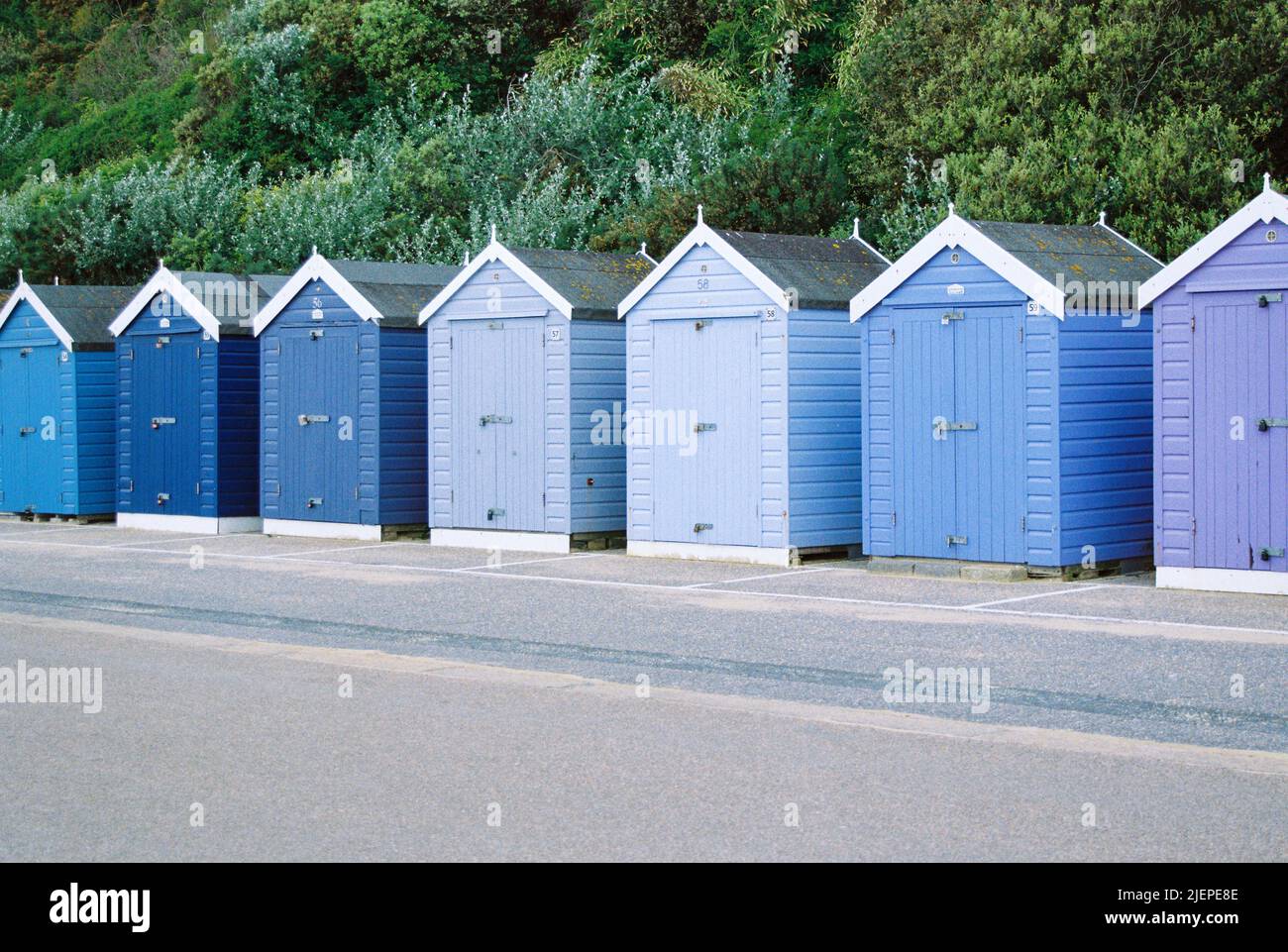 Rifugi spiaggia retrò East Cliffe, Bournemouth, Dorset, Inghilterra, Regno Unito. Foto Stock