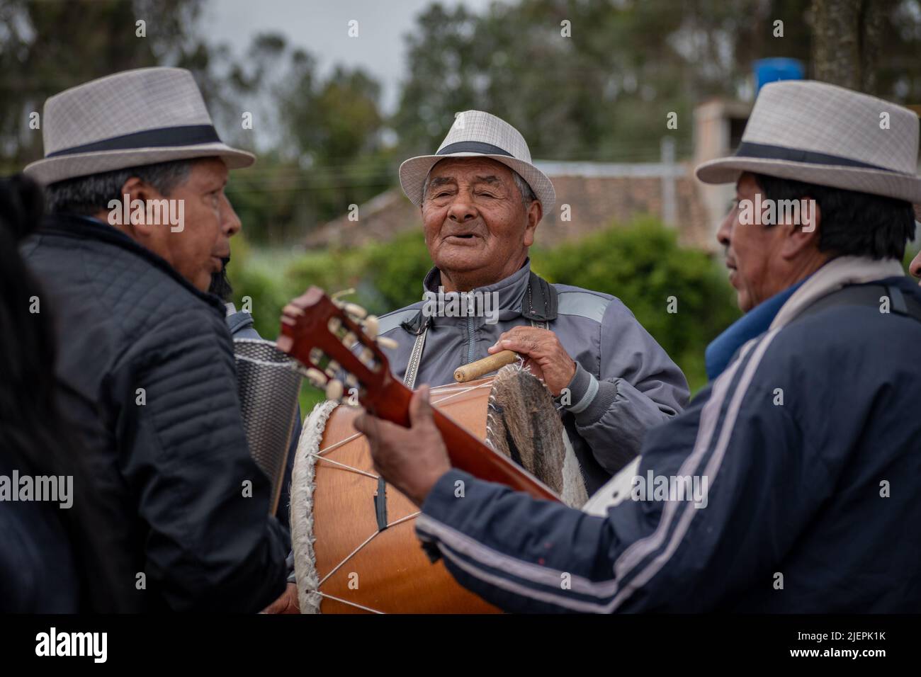 Gruppo musicale indigeno che suona musica tradizionale, Ipiales Nariño. Foto Stock