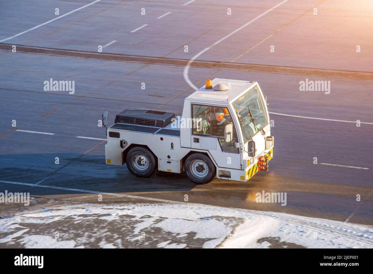 Mini auto equipaggiamento speciale per piccoli lavori di shunting sul territorio del campo aereo Foto Stock