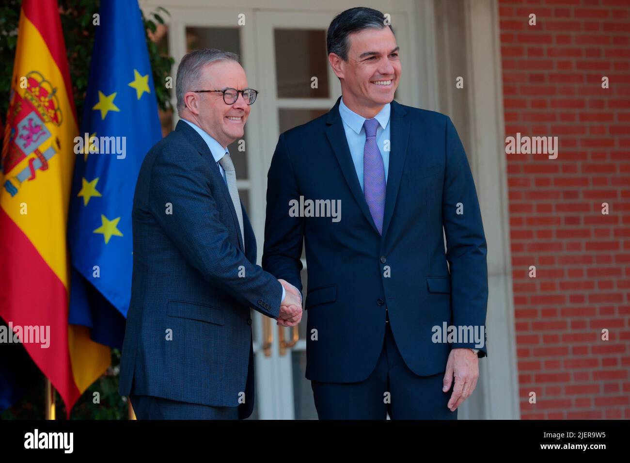 Madrid, Spagna, 28.06.2022.- Presidente del Governo spagnolo Pedro Sánchez, riceve il primo Ministro australiano, Antonio Albanese, al Palacio de la Moncloa nell'ambito delle attività del Vertice NATO che si svolge a Madrid, Spagna dal 28 al 30 giugno 2022. Foto: Juan Carlos Rojas Credit: dpa Picture Alliance/Alamy Live News Foto Stock