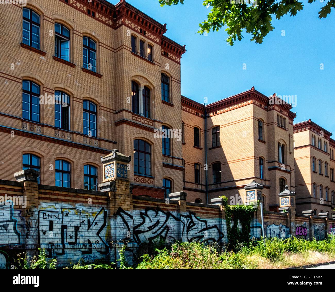 Bürgeramt Prenzlauer Berg, situato in edifici ospedalieri storici dall'architetto Hermann Blankenstein. Fröbelstraße 17, Prenzlauer Berg, Berlino Foto Stock
