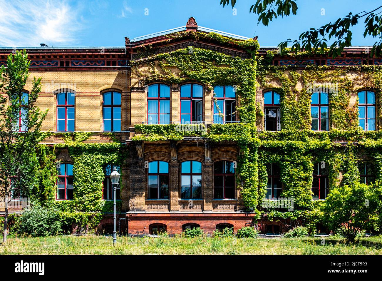 JUGENDAMT Haus 5, servizi sociali di Pankow District Office situato in edifici storici di ospedale da parte dell'architetto Hermann Blankenstein Foto Stock