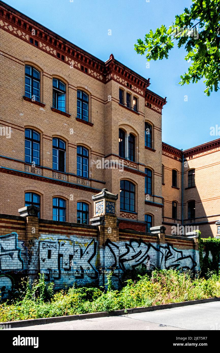 Bürgeramt Prenzlauer Berg, situato in edifici ospedalieri storici dall'architetto Hermann Blankenstein. Fröbelstraße 17, Prenzlauer Berg, Berlino Foto Stock