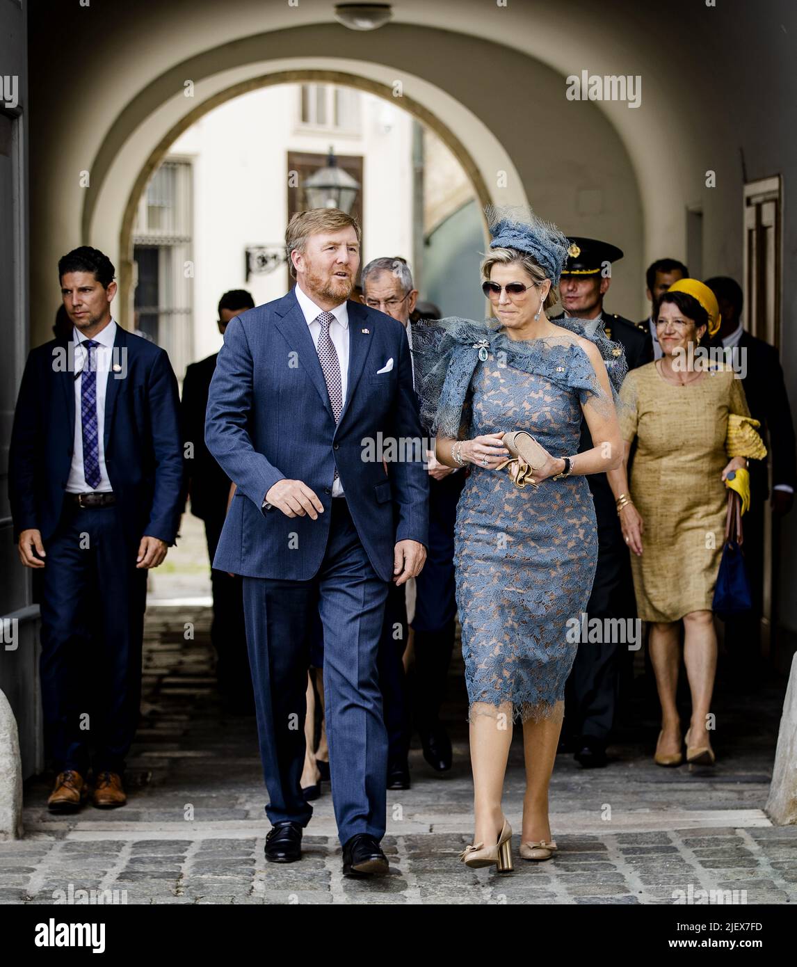 2022-06-28 11:34:28 VIENNA - Re Willem-Alexander e Regina Maxima camminano attraverso il centro di Vienna fino alla Biblioteca Nazionale il secondo giorno della loro visita di Stato di tre giorni in Austria. ANP SEM VAN DER WAL uscita paesi bassi - uscita belgio Foto Stock