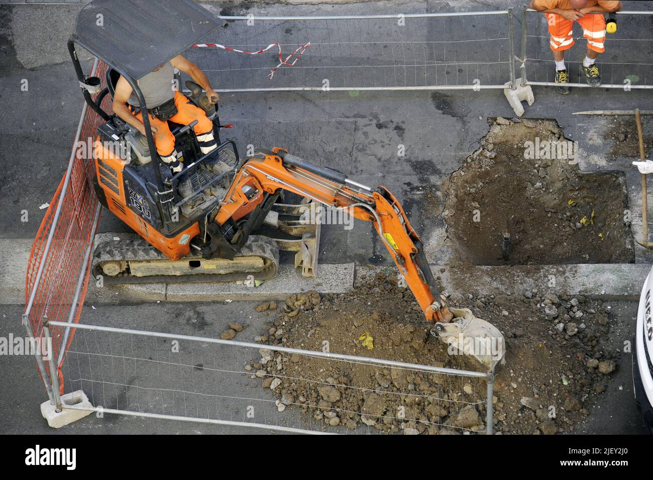 - Milano, cortile - Milano, cantiere stradale Foto Stock