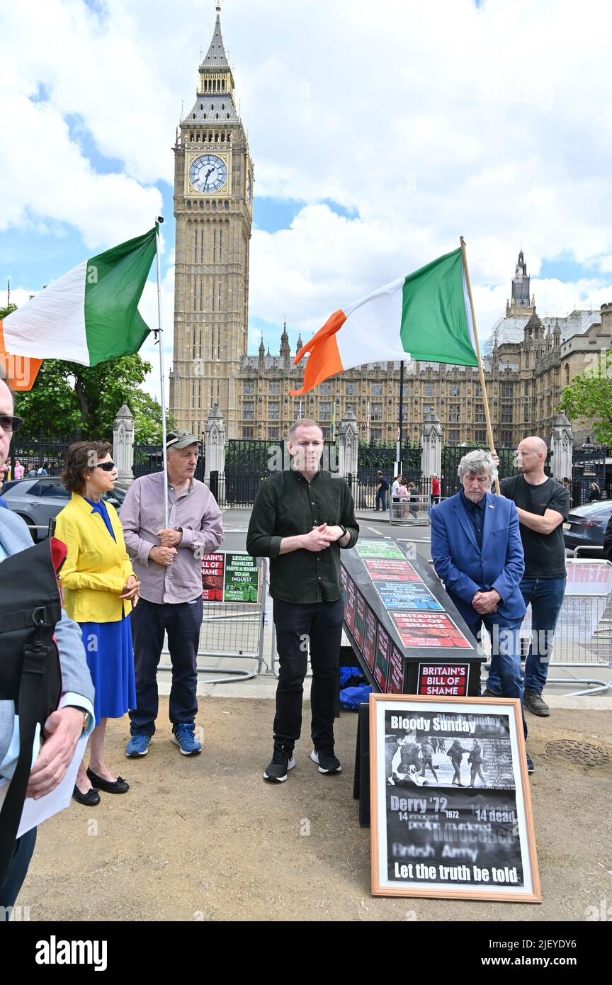 Parliament Square, Londra, UK, 28/06/2022, Presidente Chris Hazard è un politico dell'Irlanda del Nord per il tempo della verità e il tempo della giustizia! No per dire NO alla “carta della vergogna” britannica di fermare le vittime della Bloody Sunday a cercare giustizia a Parliament Square, Westminster, Londra, Regno Unito. – 28 giugno 2022. Foto Stock