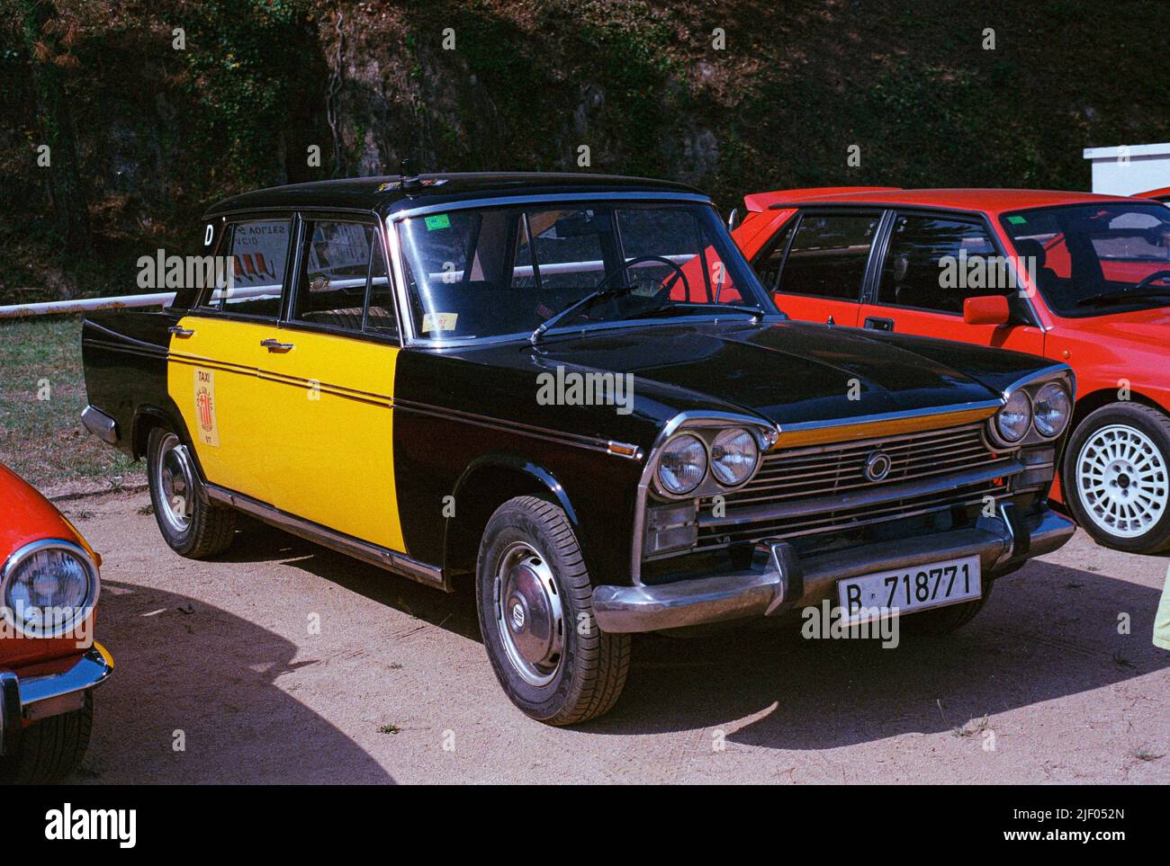 Particolare di auto classica spagnola come il vecchio taxi di barcellona. Sedile 1500 Foto Stock