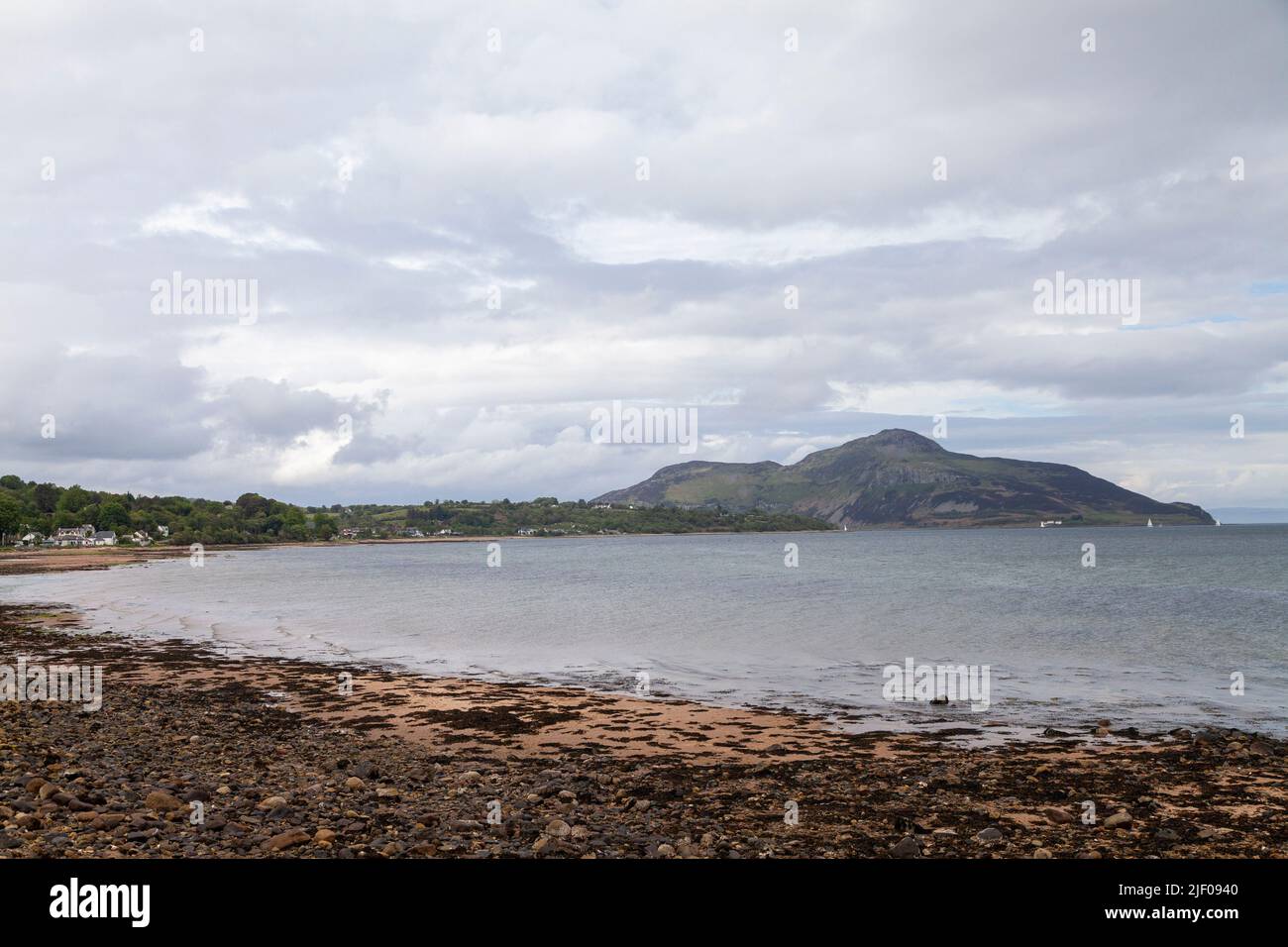 Si affaccia su Holy Island da Whiting Bay sull'isola di Arran, Scozia Foto Stock