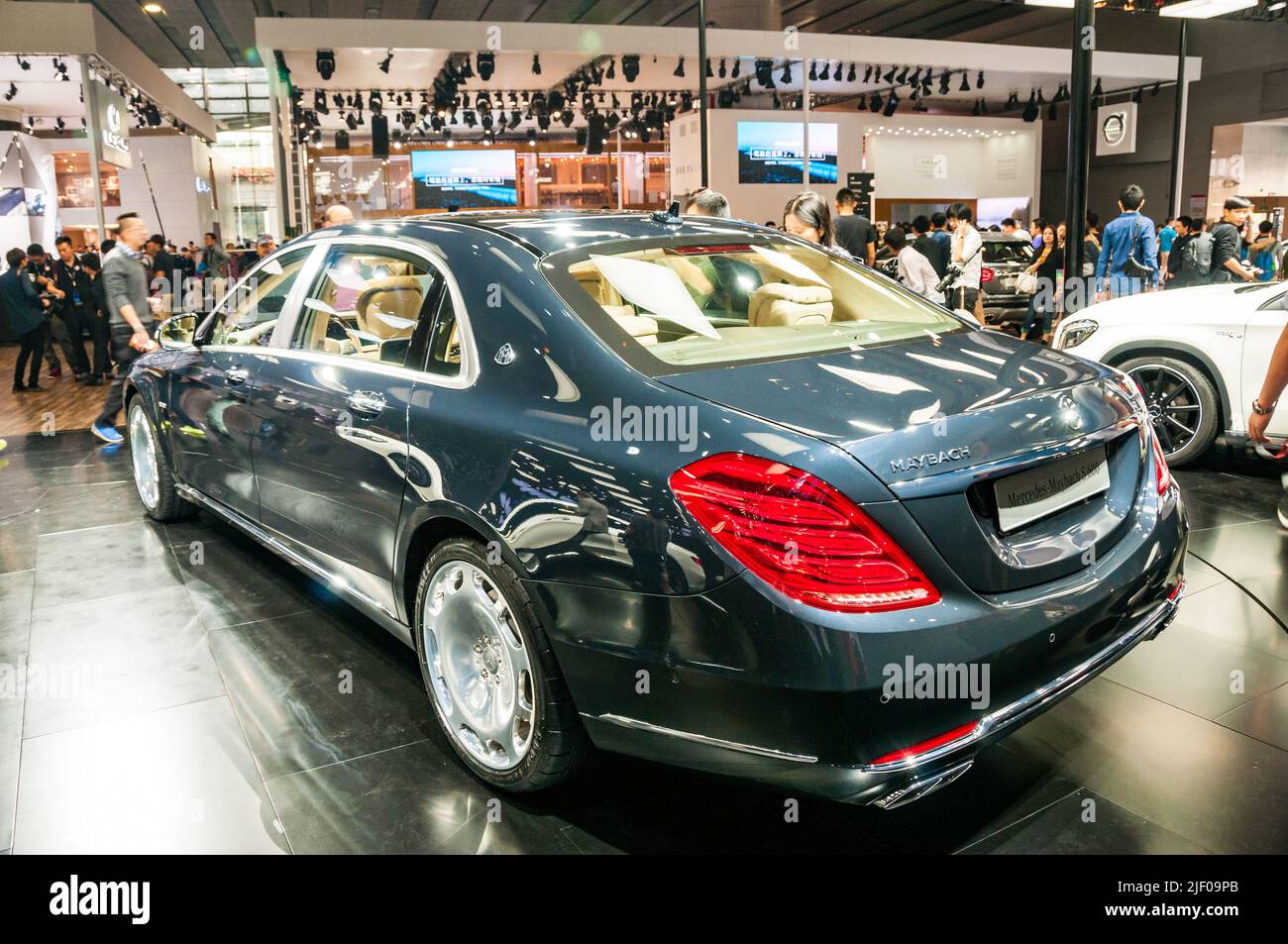 Mercedes-Maybach S600 in mostra al Salone dell'Auto di Guangzhou 2014. Foto Stock