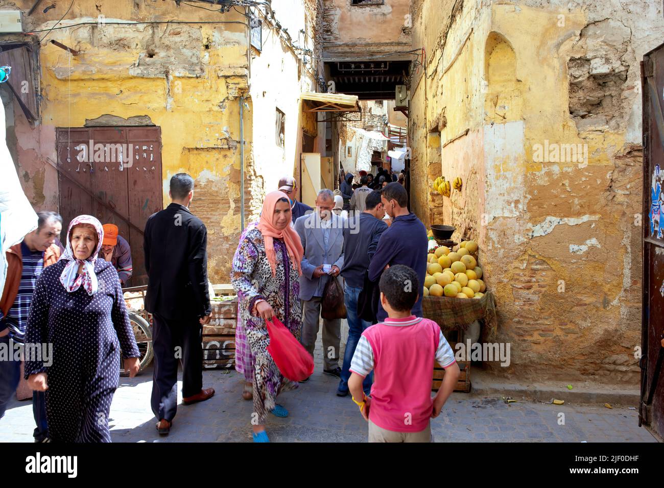 Marocco Fez. I vicoli stretti della Medina Foto Stock
