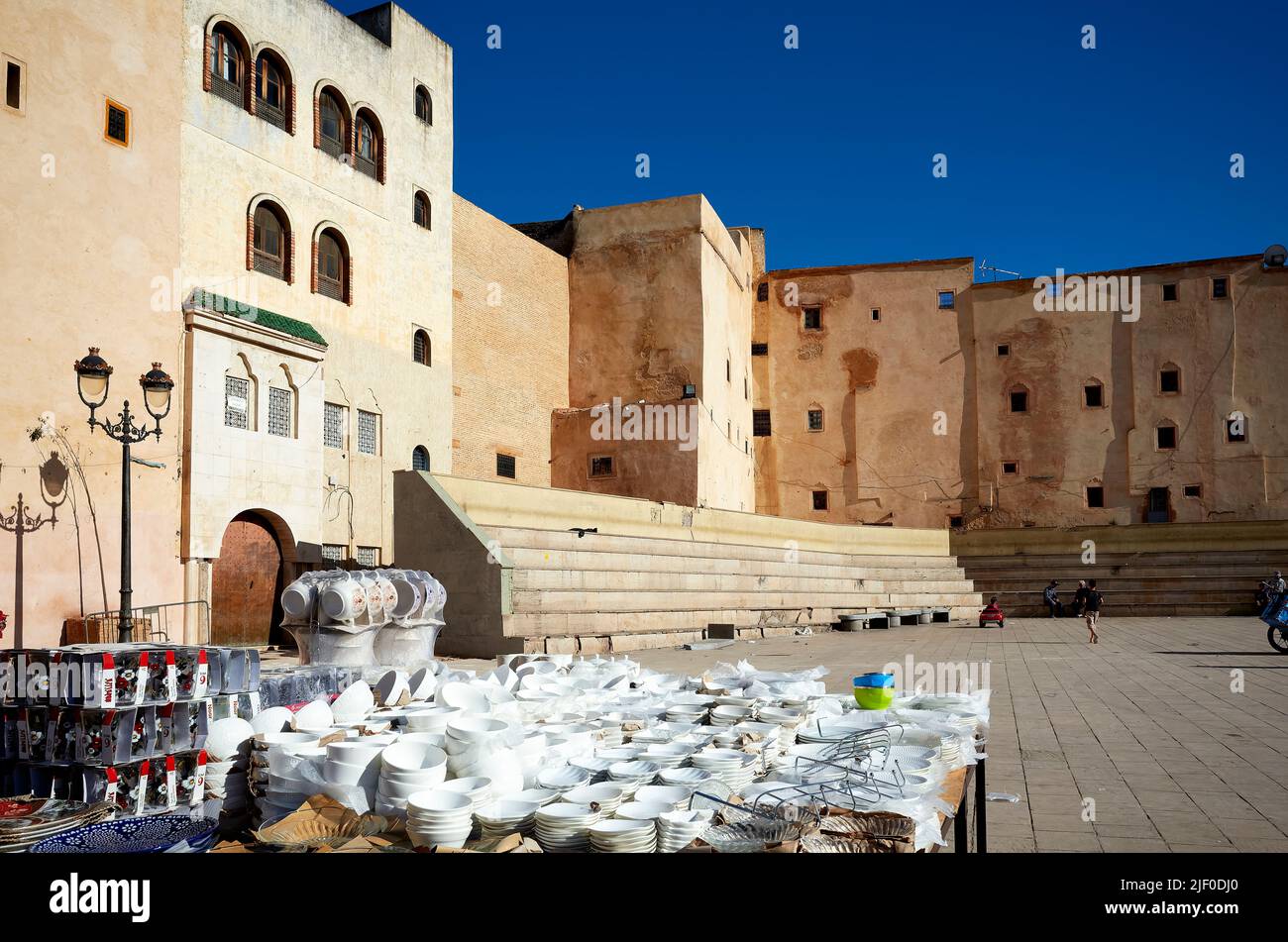 Marocco Fez. Tazze in ceramica e accessori per la casa Foto Stock