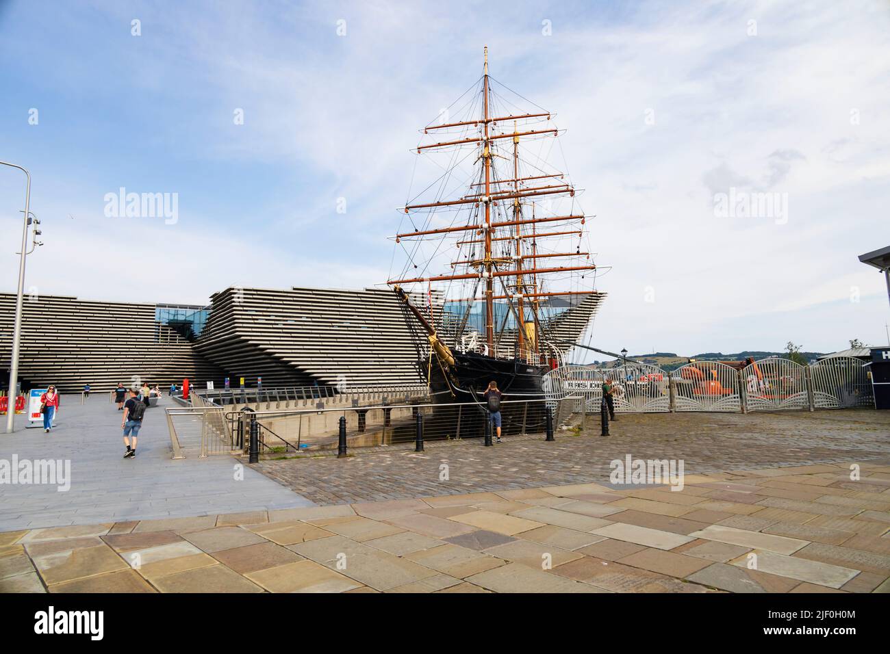 Royal Research Ship RRS Discovery. Nave antartica utilizzata da Scott e Shackleton. Discovery Point, Dundee, Angus, Scozia. Il progetto V&A. Foto Stock