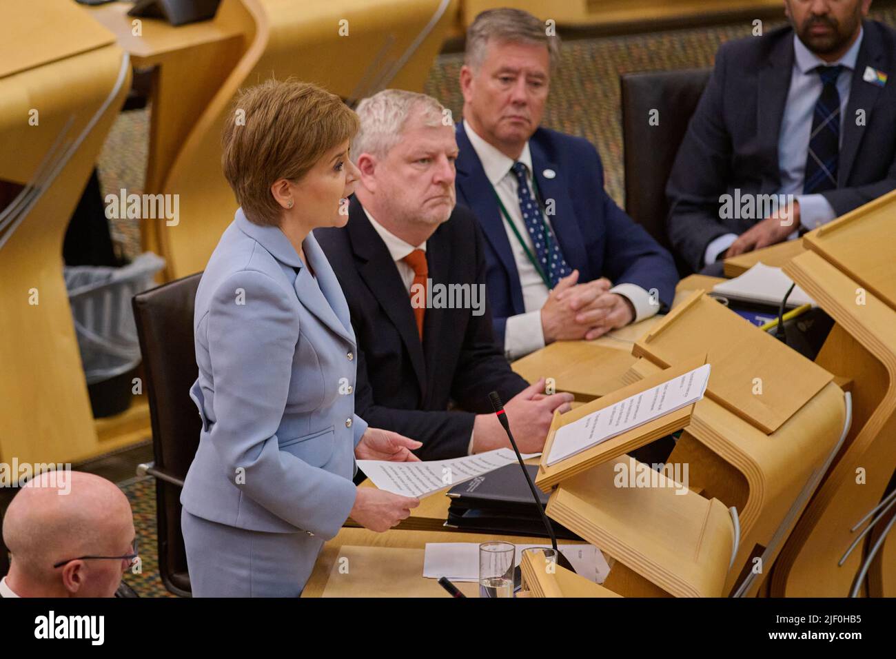 Edimburgo Scozia, Regno Unito 28 giugno 2022. Primo Ministro della Scozia, Nicola Sturgeon al Parlamento scozzese, dove presenta una “route map” per un nuovo voto sull’indipendenza scozzese. Credit sst/alamy live news Foto Stock
