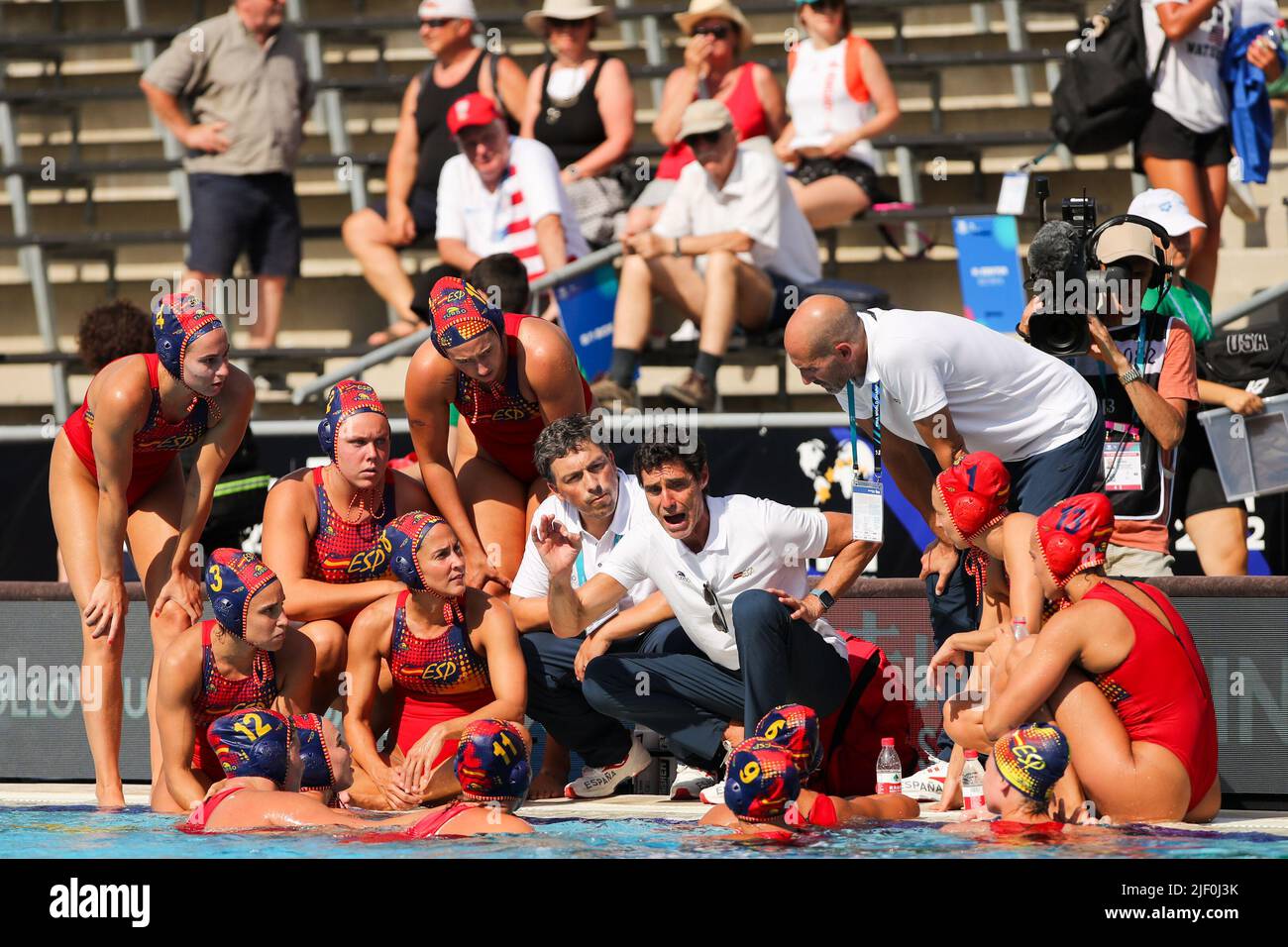 BUDAPEST, UNGHERIA - GIUGNO 28: Allenatore Miguel Angel Oca Gaia di Spagna, Laura Ester Ramos di Spagna, Cristina Nogue Frigola di Spagna, anni Espar Llaquet di Spagna, Beatriz Ortiz di Spagna, Nona Perez Vivas di Spagna, Irene Gonzalez Lopez di Spagna, Elena Ruiz Barrio di Spagna, Maria del Pilar pena di Spagna, Judith forca Ariza di Spagna, Paula Camus di Spagna, MAICA Garcia Godoy di Spagna, Paula Leiton Arrones di Spagna e Martina Terre di Spagna durante il FINA World Championships Budapest 2022 Quarter final match USA / Spagna il 28 giugno 2022 a Budapest, Ungheria (Foto di Albert ten Hove/Orange Picture Foto Stock