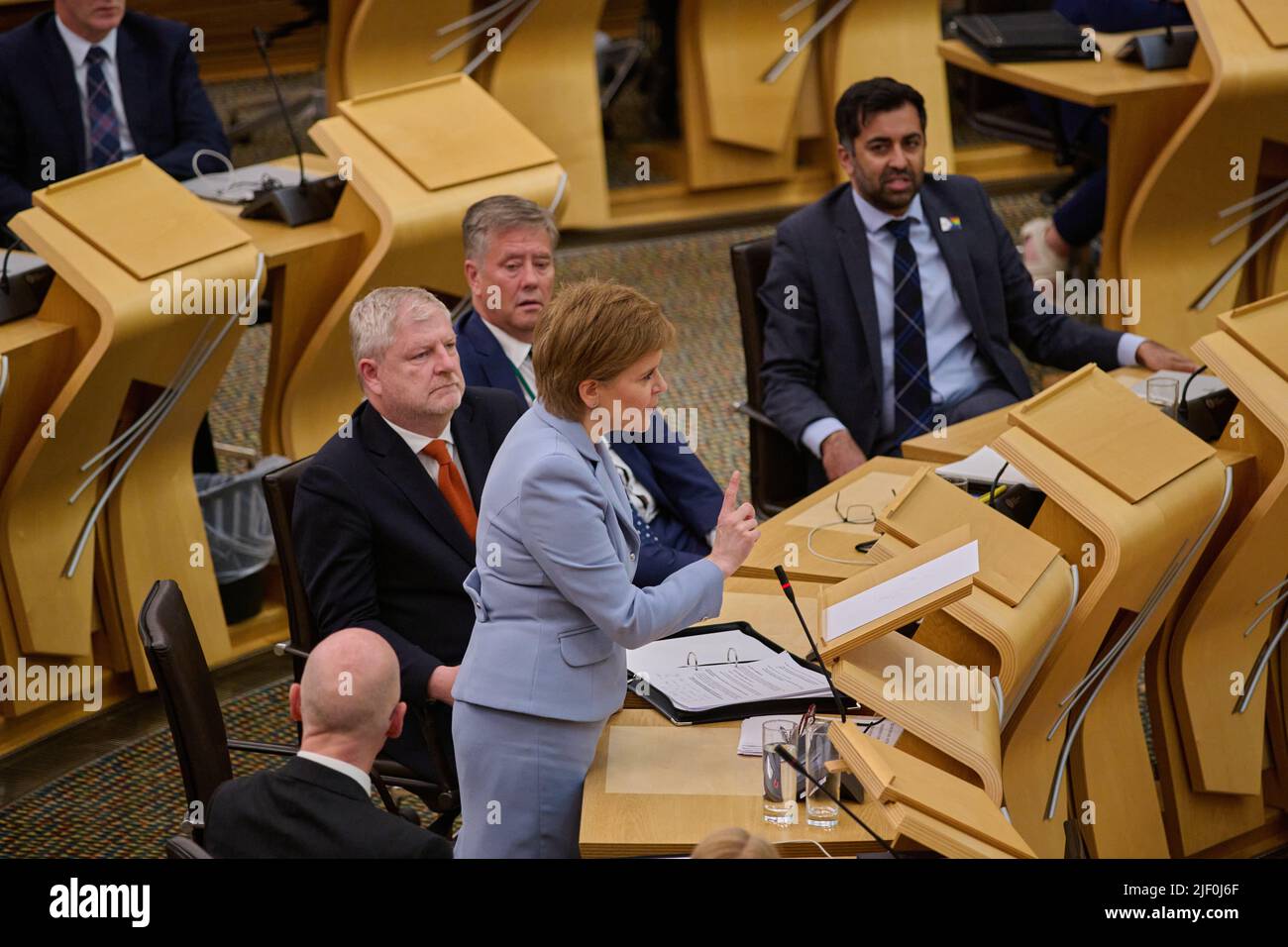 Edimburgo Scozia, Regno Unito 28 giugno 2022. Primo Ministro della Scozia, Nicola Sturgeon al Parlamento scozzese, dove presenta una “route map” per un nuovo voto sull’indipendenza scozzese. Credit sst/alamy live news Foto Stock