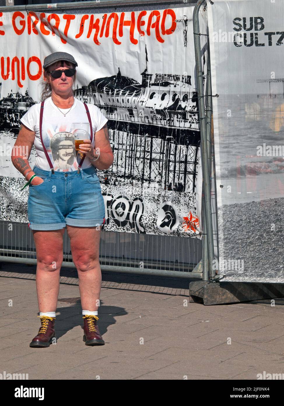 Scendi a Brighton per una domenica di sole Foto Stock