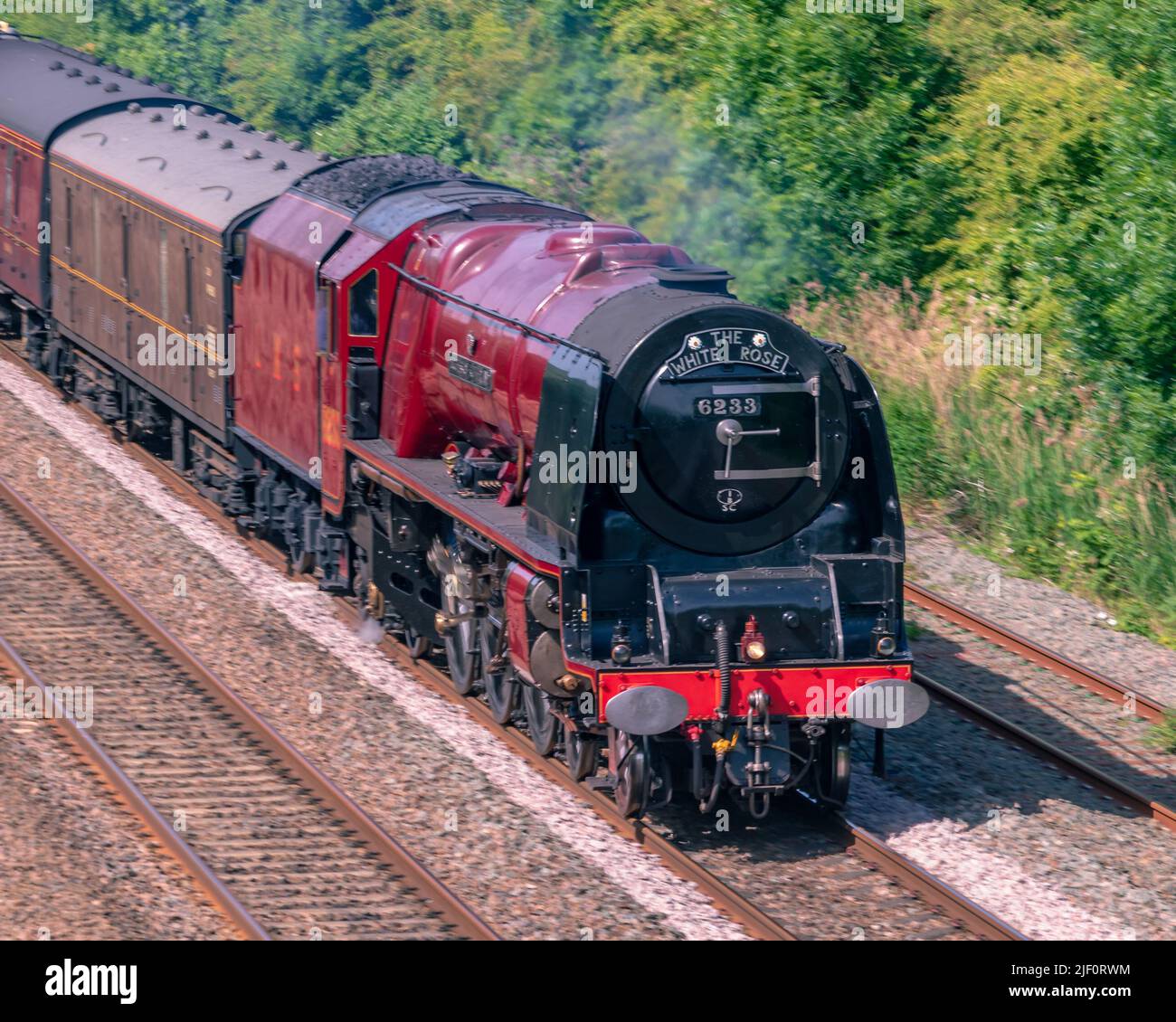 Sunnyhill, Derby United Kingdom, June 17 2022, : Vintage Steam Train No 6233 Duchessa di Sutherland sulla rosa bianca da Tysley a York Charter se Foto Stock