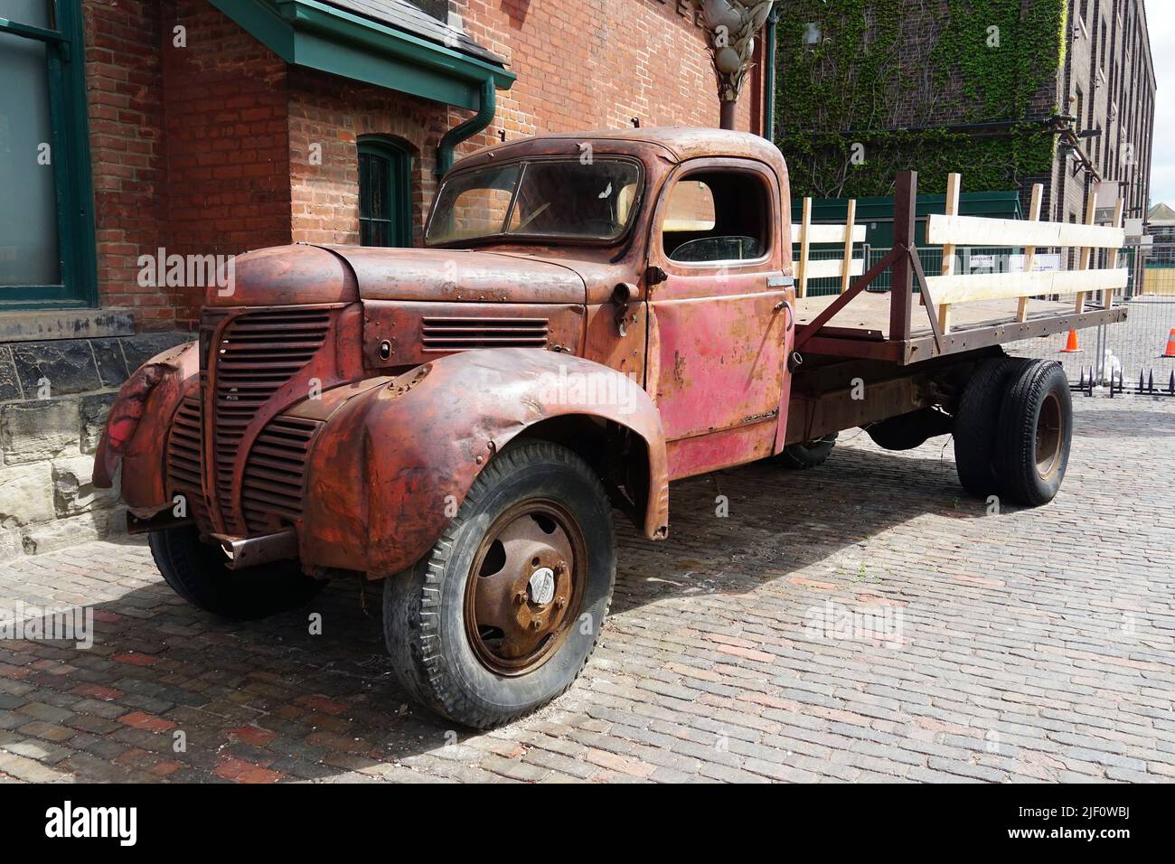 Old Truck, Distillery Historic District, Toronto, Ontario Province, Canada, Nord America Foto Stock