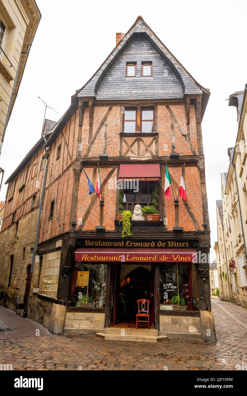 Tradizionale casa a graticcio del XV secolo nella città vecchia di Tours. Indre-et-Loire dipartimento della regione Centro (Valle della Loira) Francia. Foto Stock