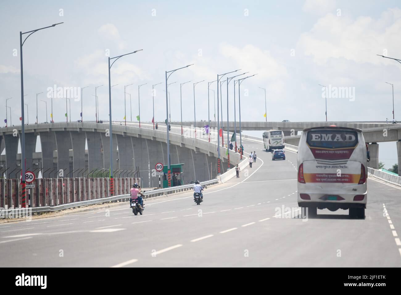 Dhaka, Bangladesh. 26th giugno 2022. Vista sul ponte Padma, il ponte multiuso di nuova costruzione sul fiume Padma, che collega le aree meridionali del paese con la capitale Dhaka. (Foto di Piyas Biswas/SOPA Images/Sipa USA) Credit: Sipa USA/Alamy Live News Foto Stock