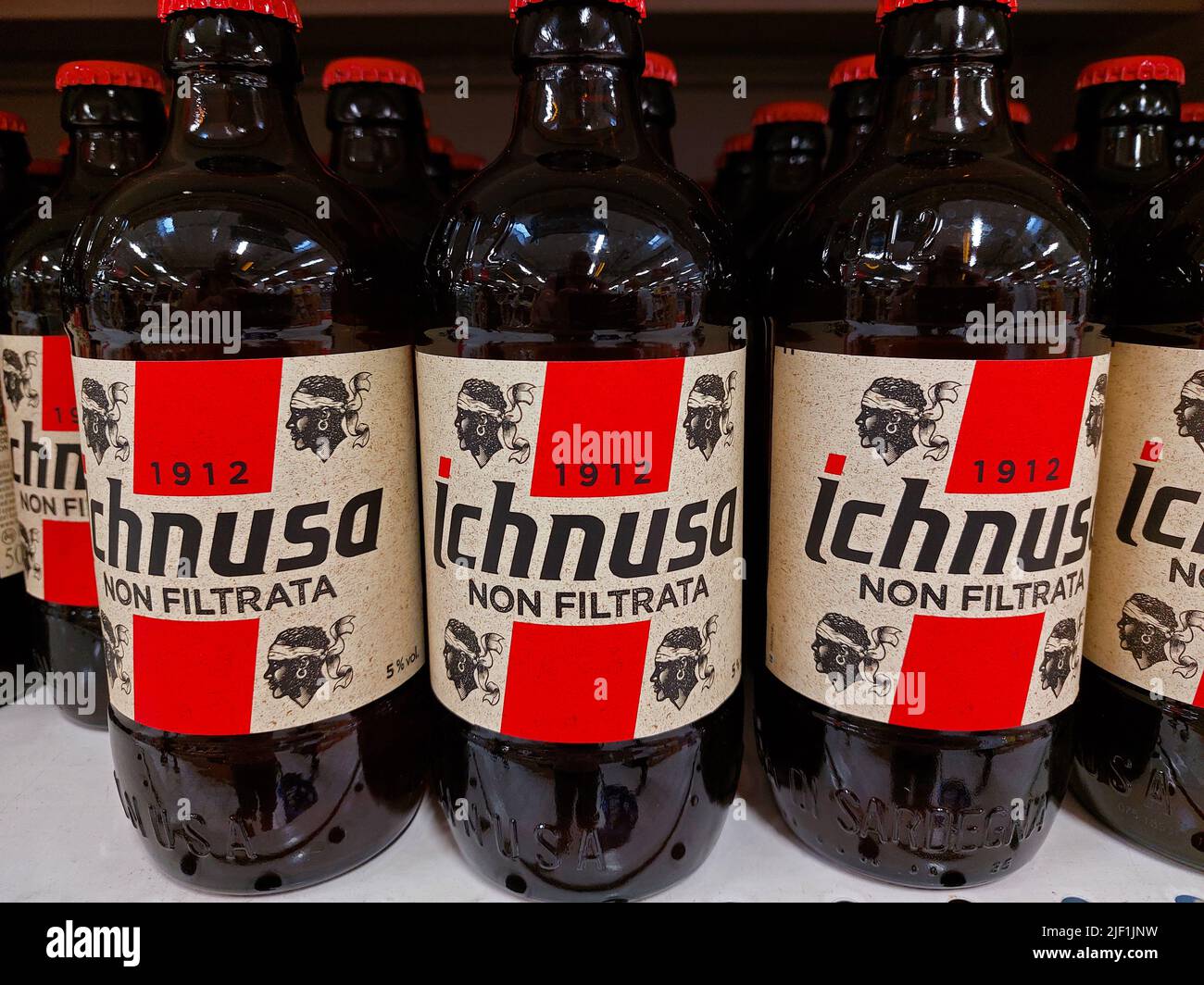 Birra ichnusa immagini e fotografie stock ad alta risoluzione - Alamy