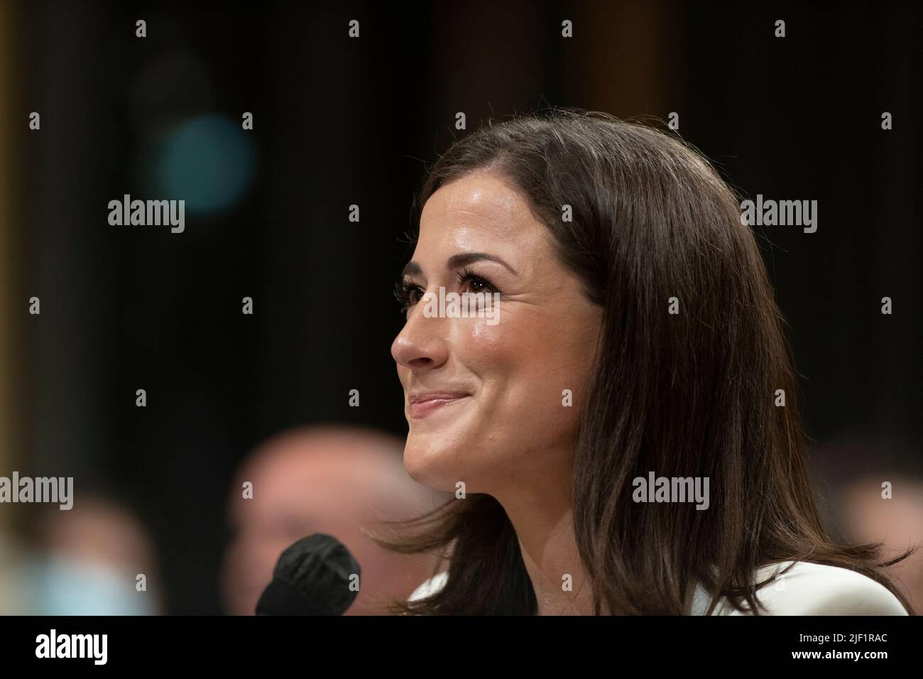 Cassidy Hutchinson, un aiutante dell'ex Capo della Casa Bianca dello staff Mark Meadows, appare il sesto giorno del Comitato di selezione della Casa degli Stati Uniti per indagare sull'attacco del 6th gennaio all'udienza del Campidoglio degli Stati Uniti a Capitol Hill a Washington, DC il 28 giugno 2022. Credit: Rod Lammey/CNP /MediaPunch Foto Stock