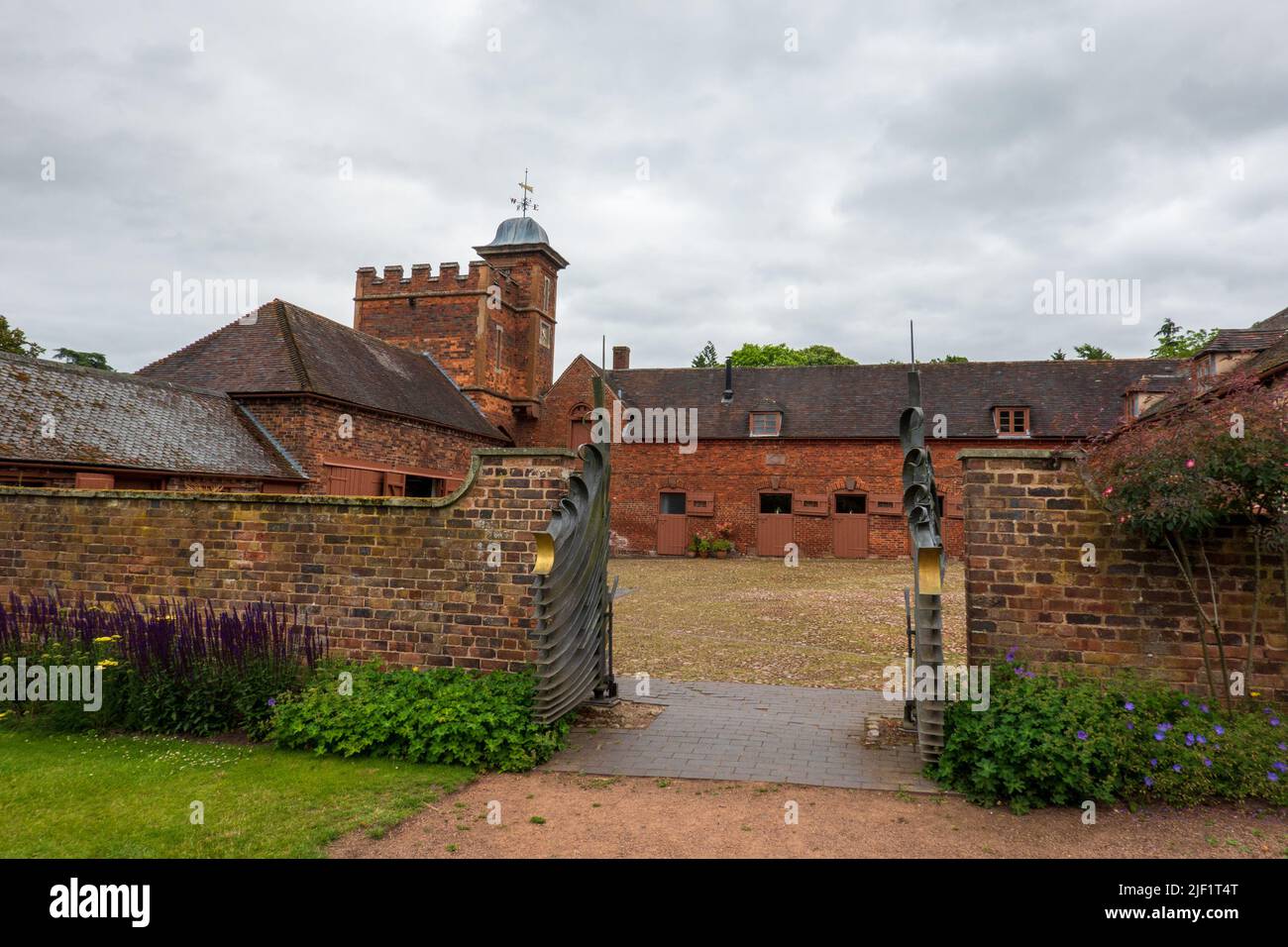 Cantiere stabile e torre dell'orologio Dudmaston Hall Foto Stock