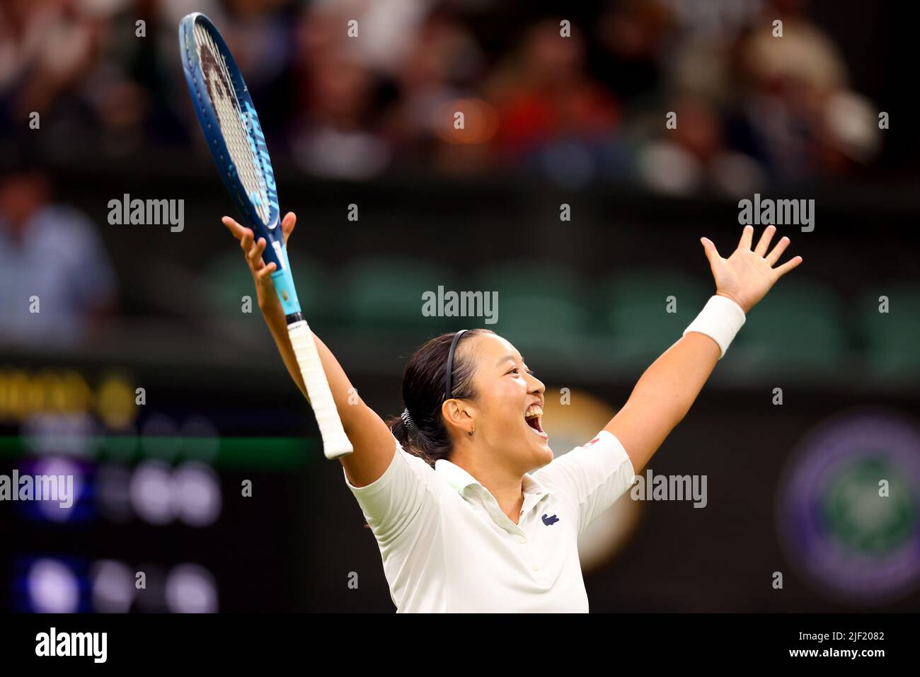 28th giugno 2022, All England Lawn Tennis and Croquet Club, Londra, Inghilterra; torneo di tennis di Wimbledon; Harmony Tan celebra dopo aver vinto la partita contro Serena Williams nei singoli delle Signore Foto Stock