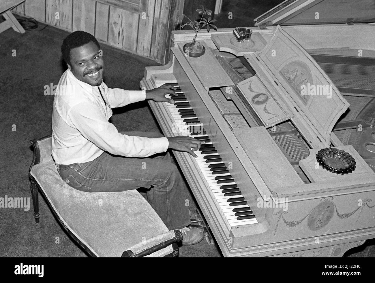 Il musicista Billy Preston nella sua casa a Topanga Canyon, novembre 1979 Foto Stock