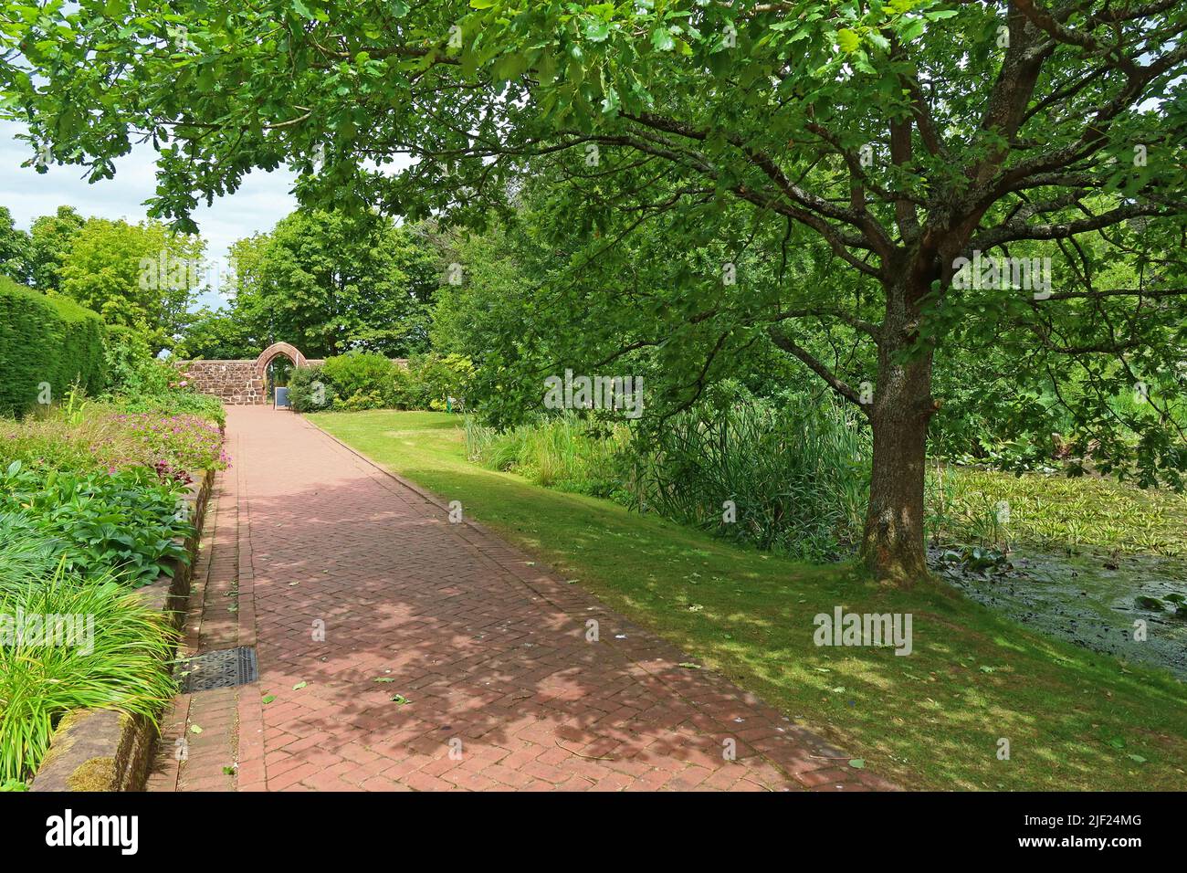Grappenhall Heys uscita giardino murato, Witherwin Avenue Grappenhall, South Warrington, Cheshire, Inghilterra, REGNO UNITO, WA4 3DS Foto Stock