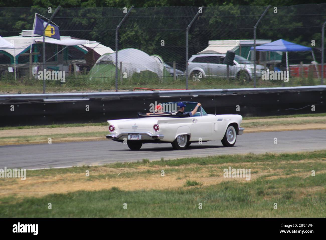 SVRA Vintage Grand Prix 2022/Vintage Car Cruise Parade on the Road Course Mid-Ohio Raceway. Foto Stock