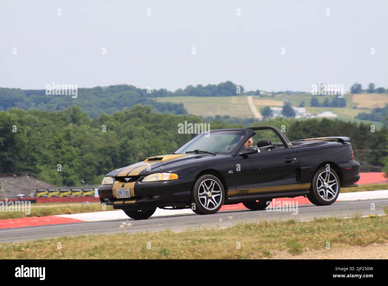 SVRA Vintage Grand Prix 2022/Vintage Car Cruise Parade on the Road Course Mid-Ohio Raceway. Foto Stock