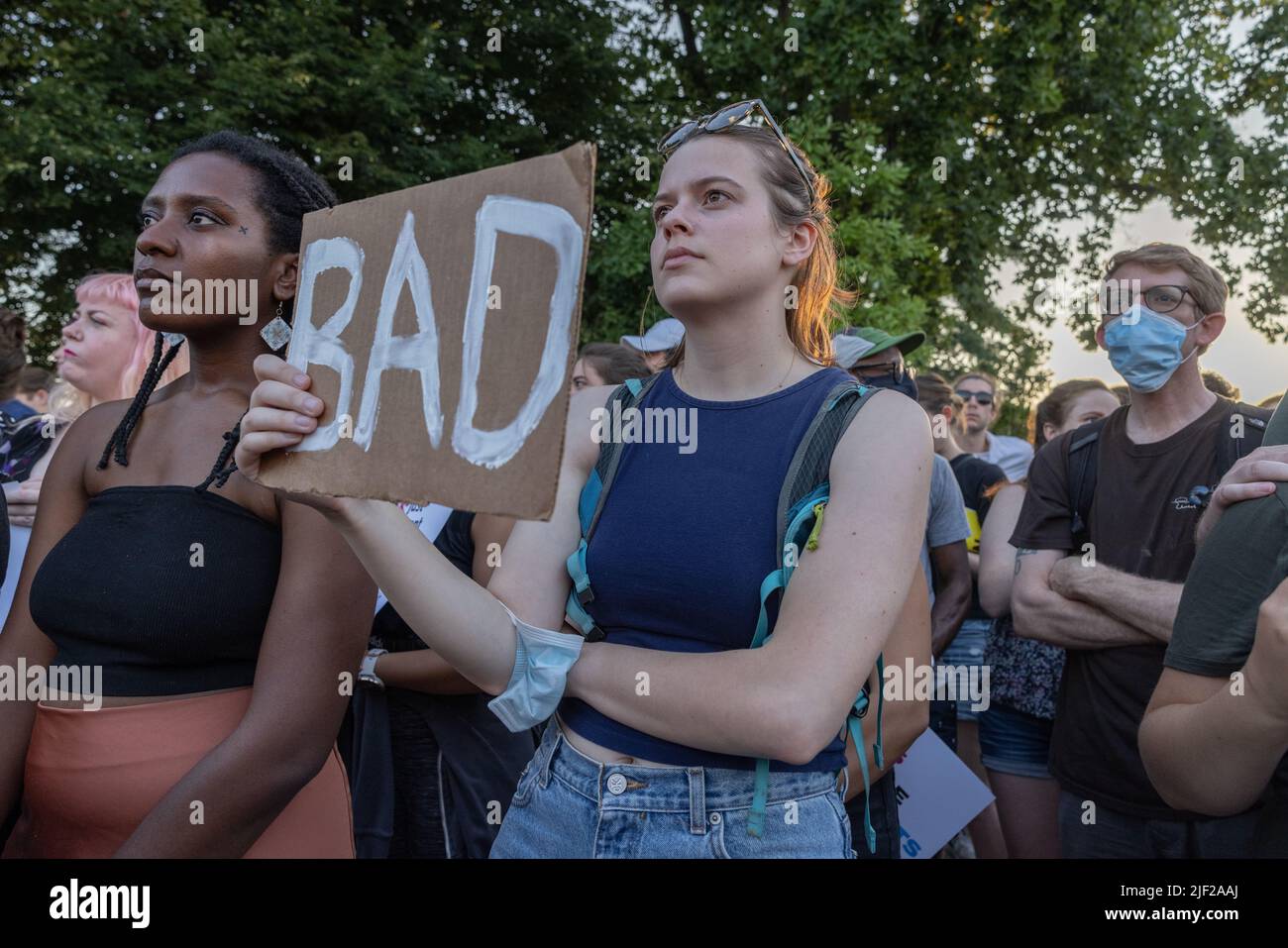 WASHINGTON, D.C. – 24 giugno 2022: I manifestanti dei diritti di aborto si radunano presso la Corte Suprema degli Stati Uniti. Foto Stock