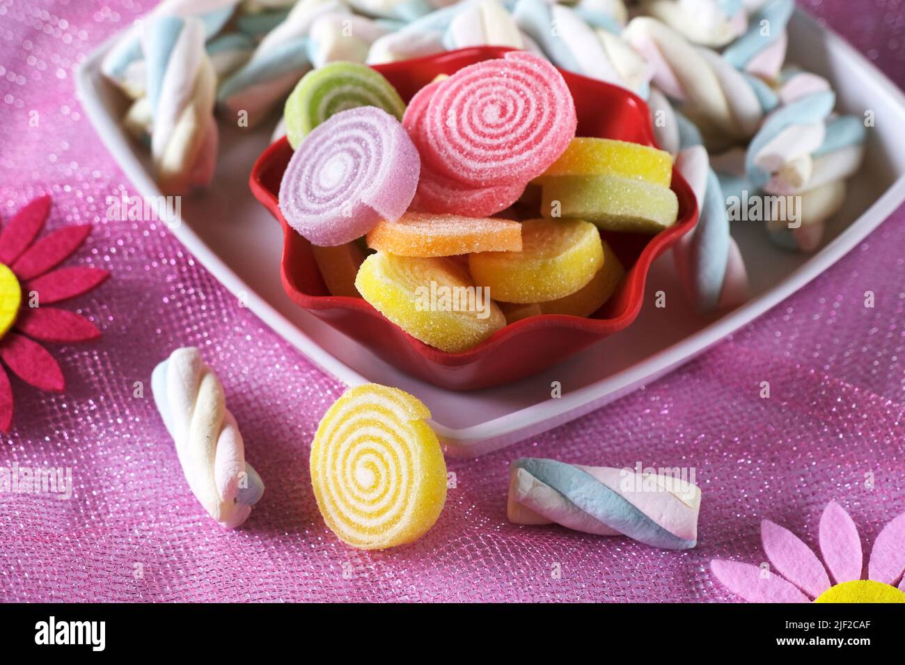 Sapore di FRUTTA multicolore marshmallows soffici, marshmallows gustosi e colorati. Foto Stock
