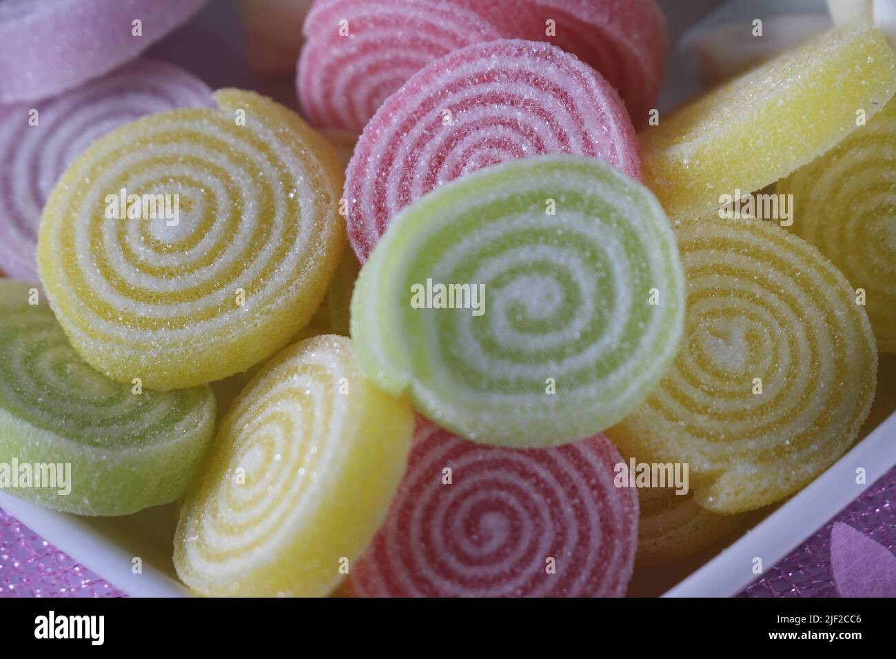 Sapore di FRUTTA multicolore marshmallows soffici, marshmallows gustosi e colorati. Foto Stock